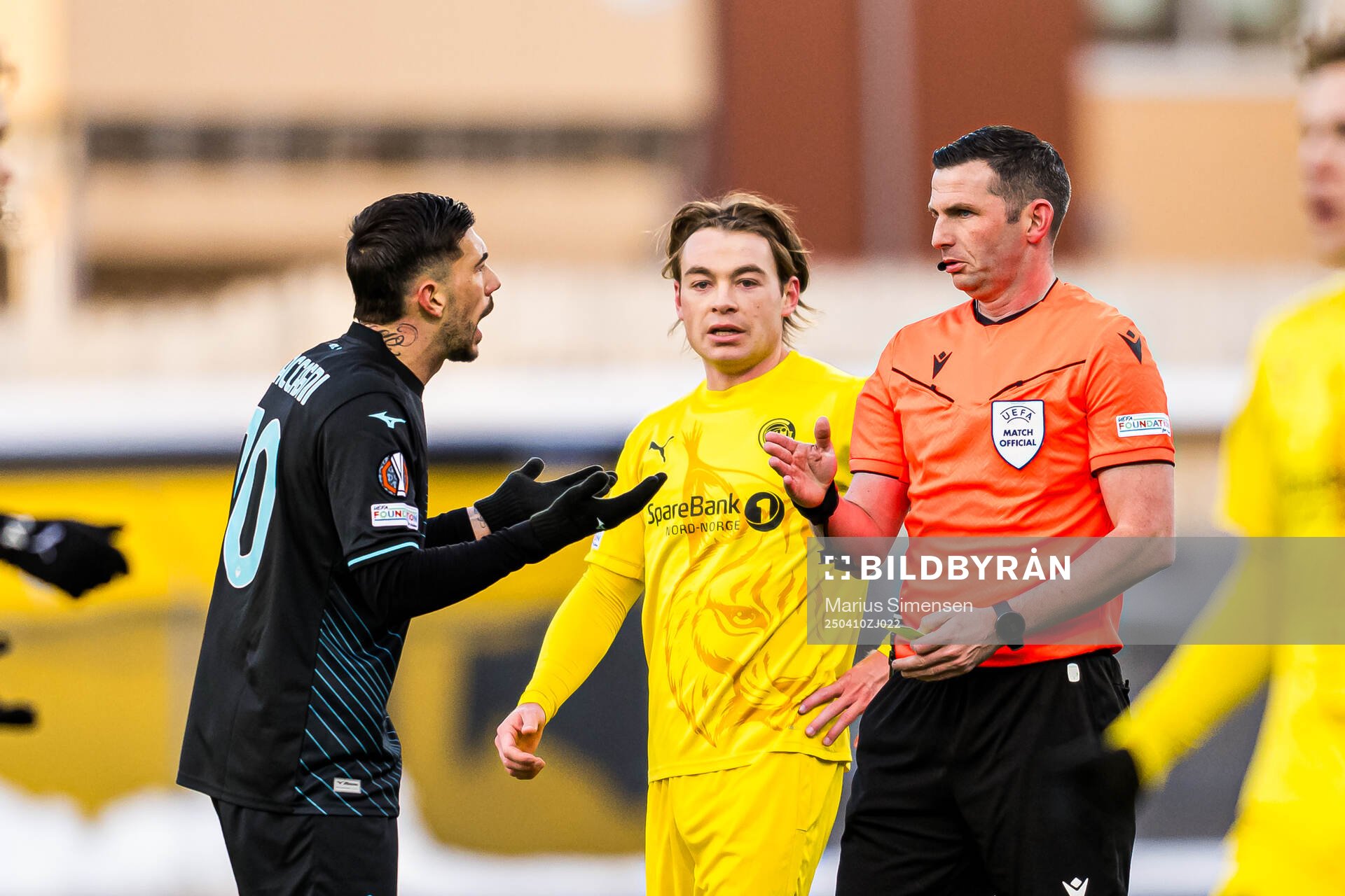 Mattia Zaccagni of Lazio and Michael Oliver, referee