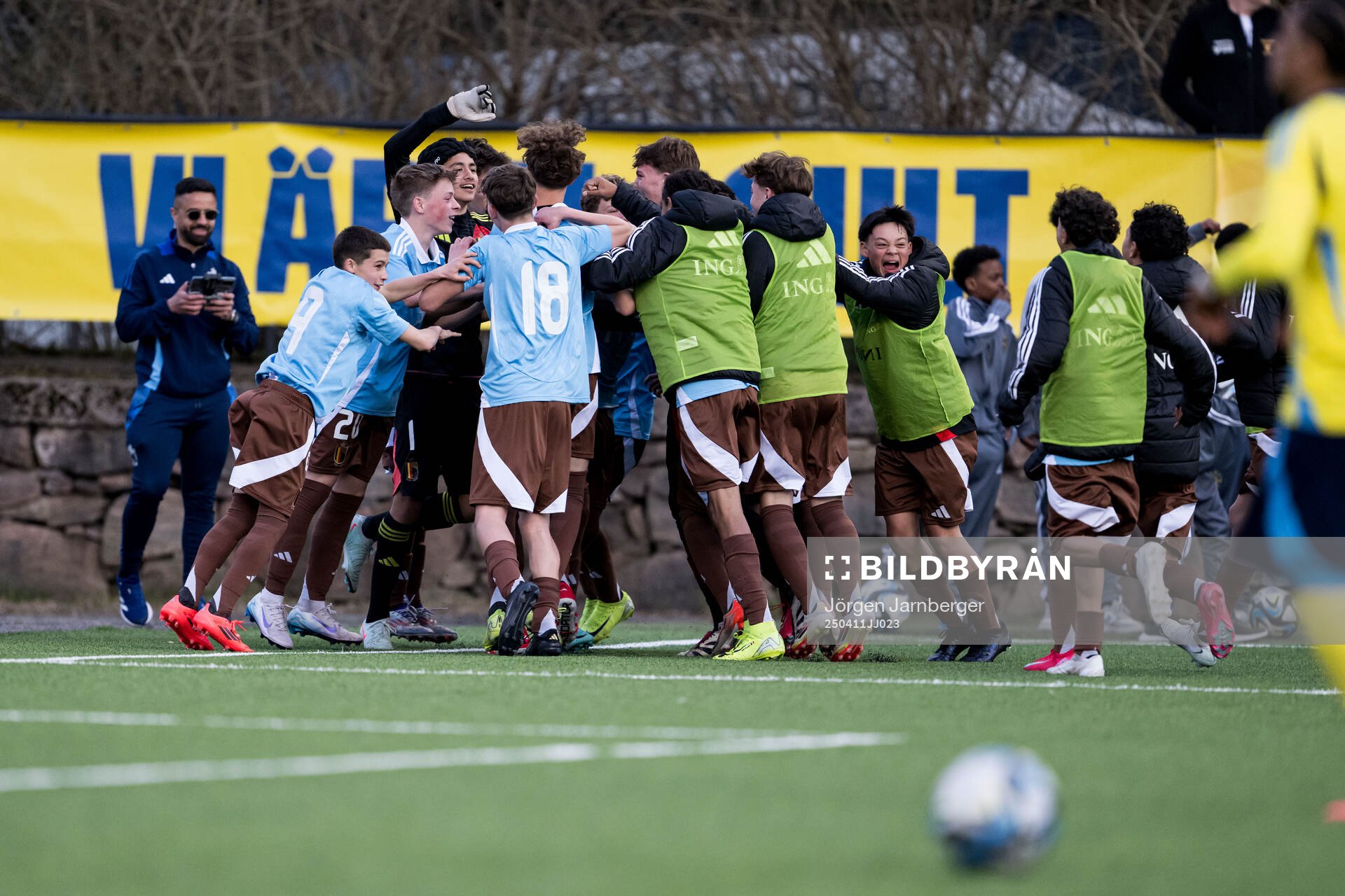 Belgium players celebrate äter the under-17 Future team