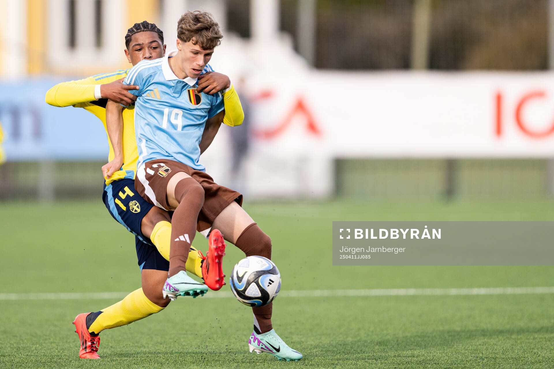 Elliot Mahama Appring of Sweden and Lukas Cakoni of Belgium