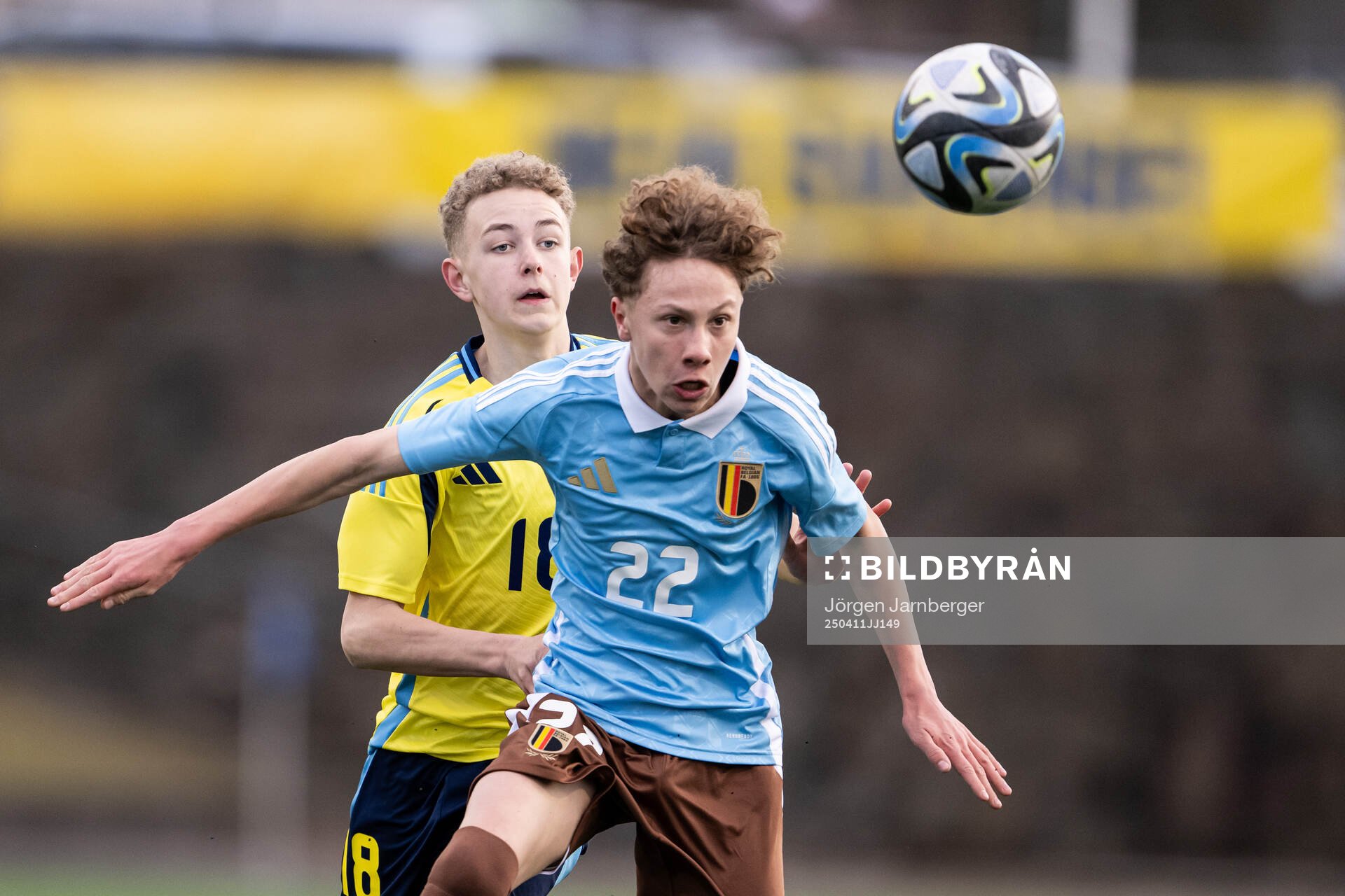 Sander Färlin of Sweden and Logan Cappoen of Belgium during the under-17 Future team tournament football match between Sweden and Belgium on April 11, 2025 in Borås.