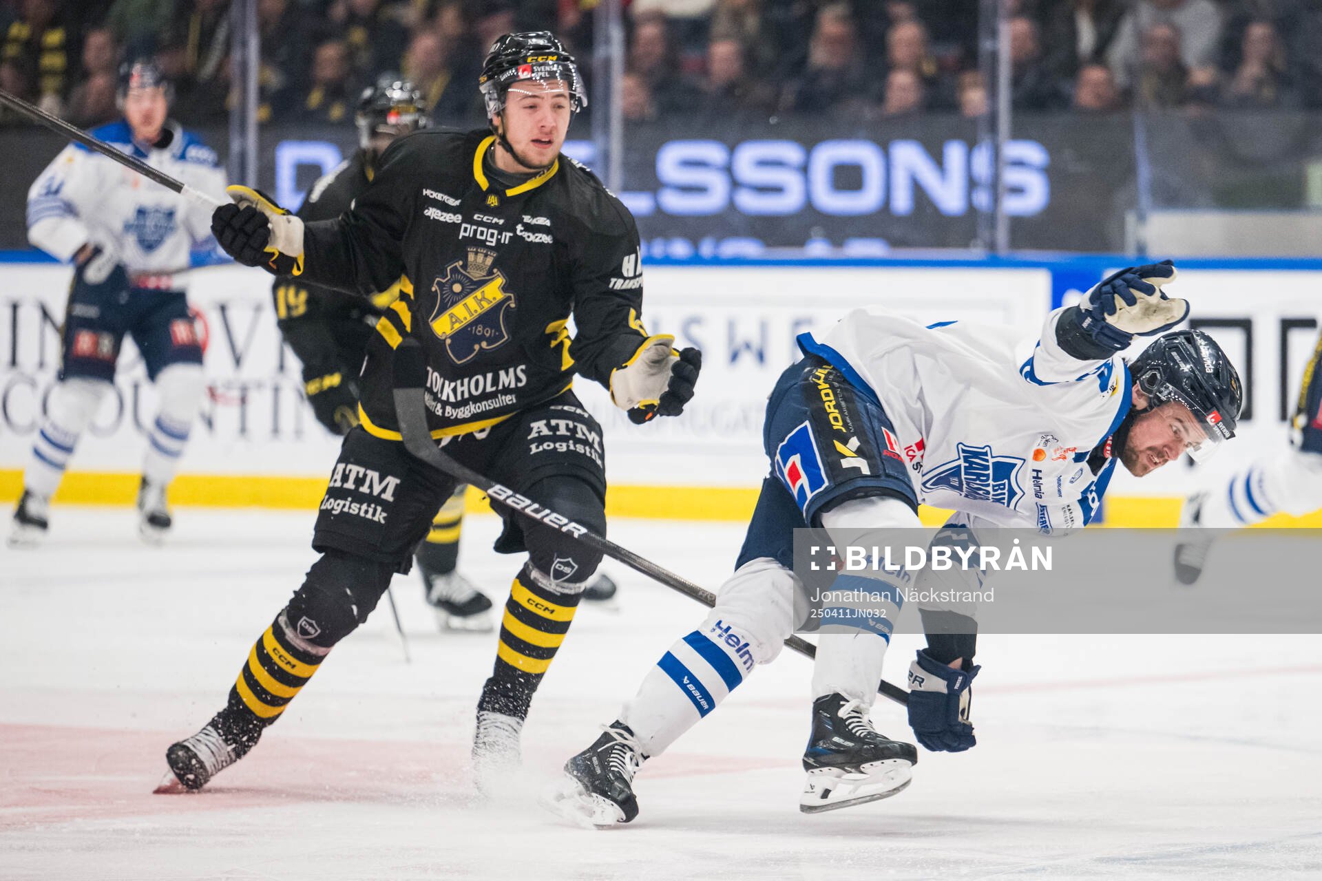 AIKs Gustav Sjöqvist och Karlskogas Theodor Pistek