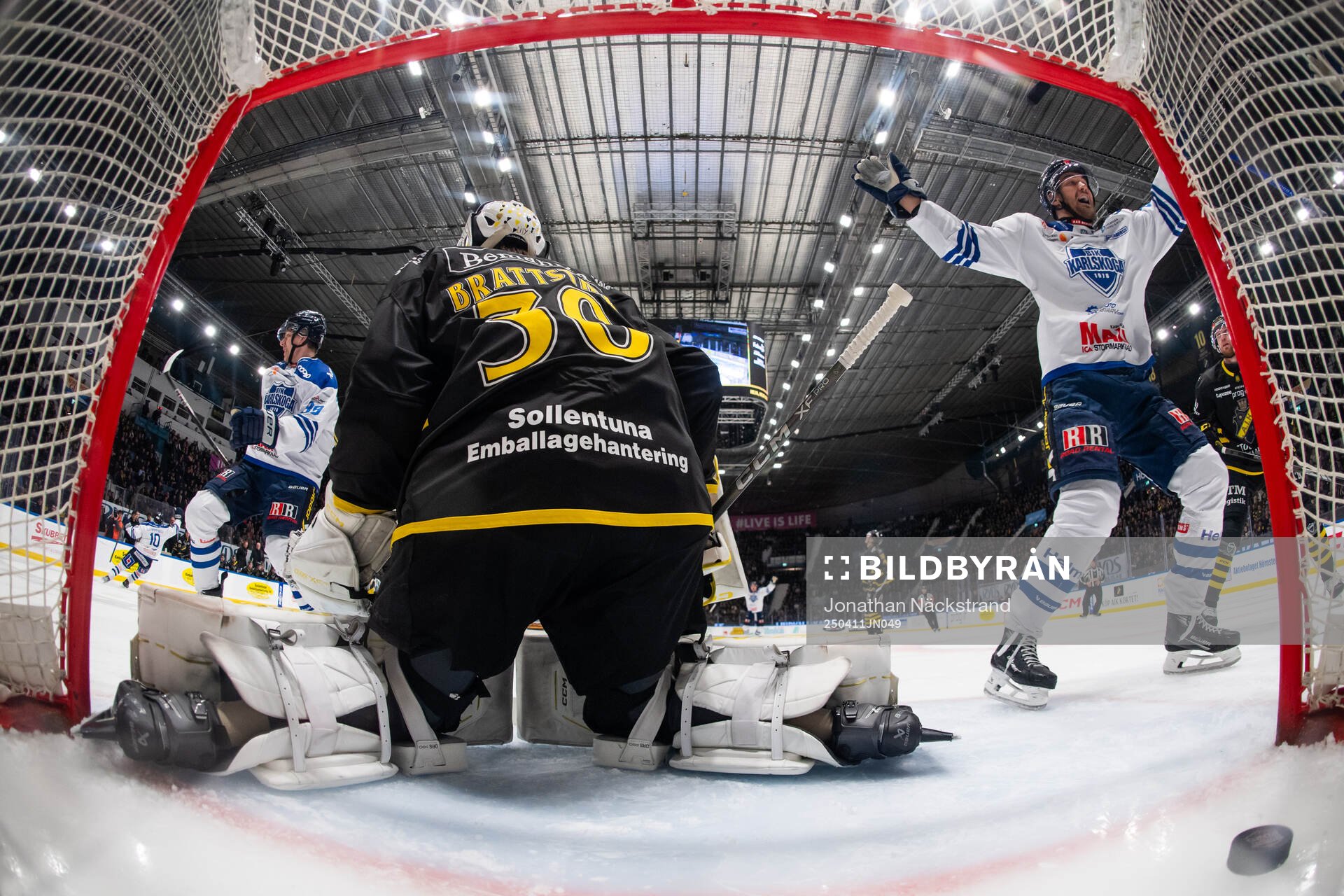 Karlskogas Jack Berglund gör 0-1