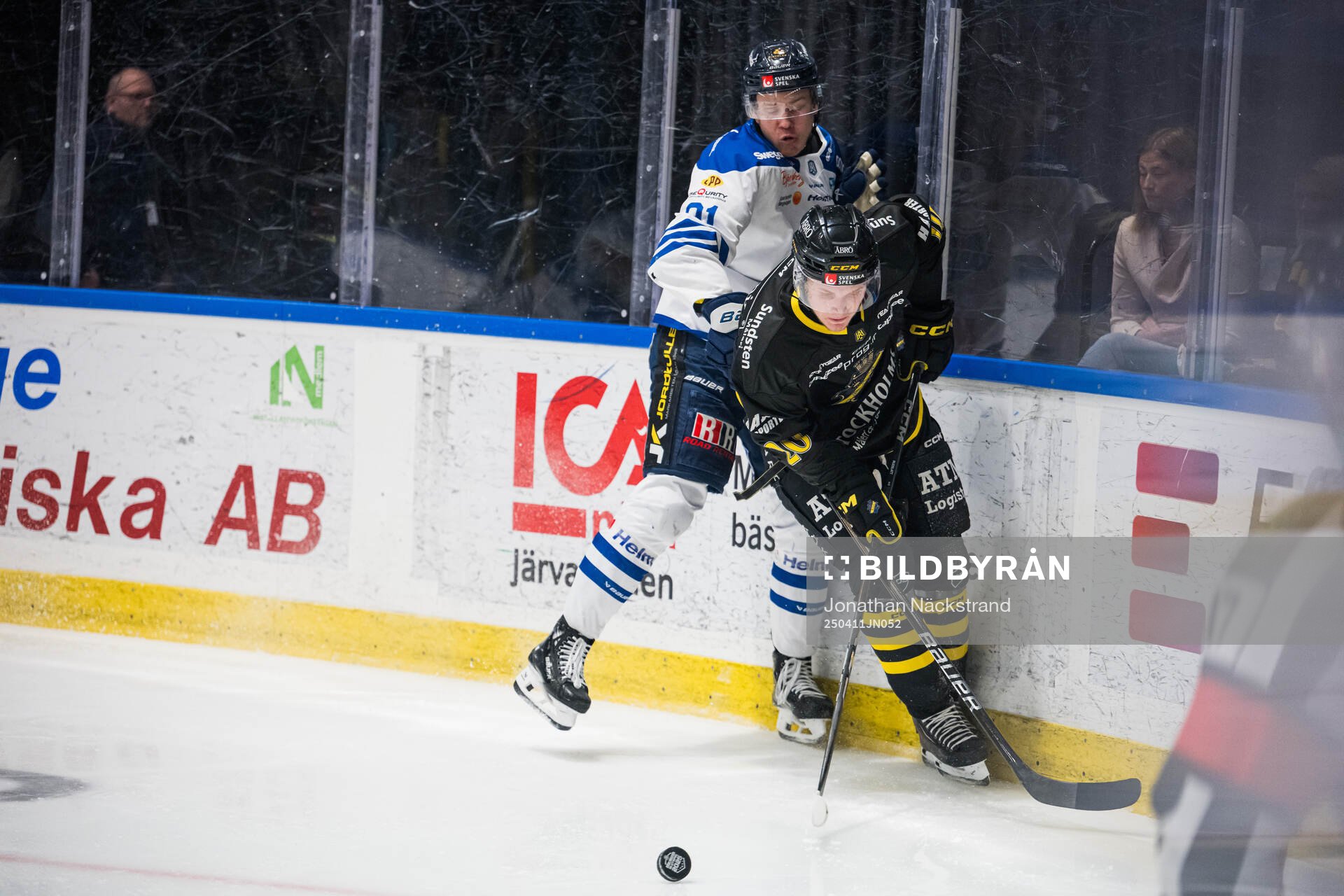 Karlskogas Tim Barkemo och AIKs Oscar Nord