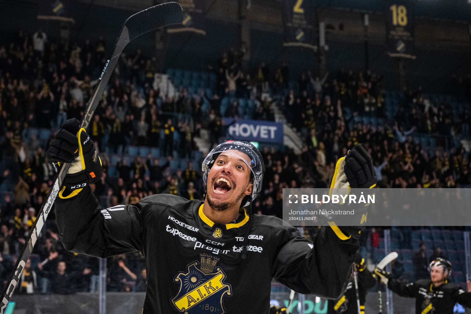 AIKs Oscar Nord jublar