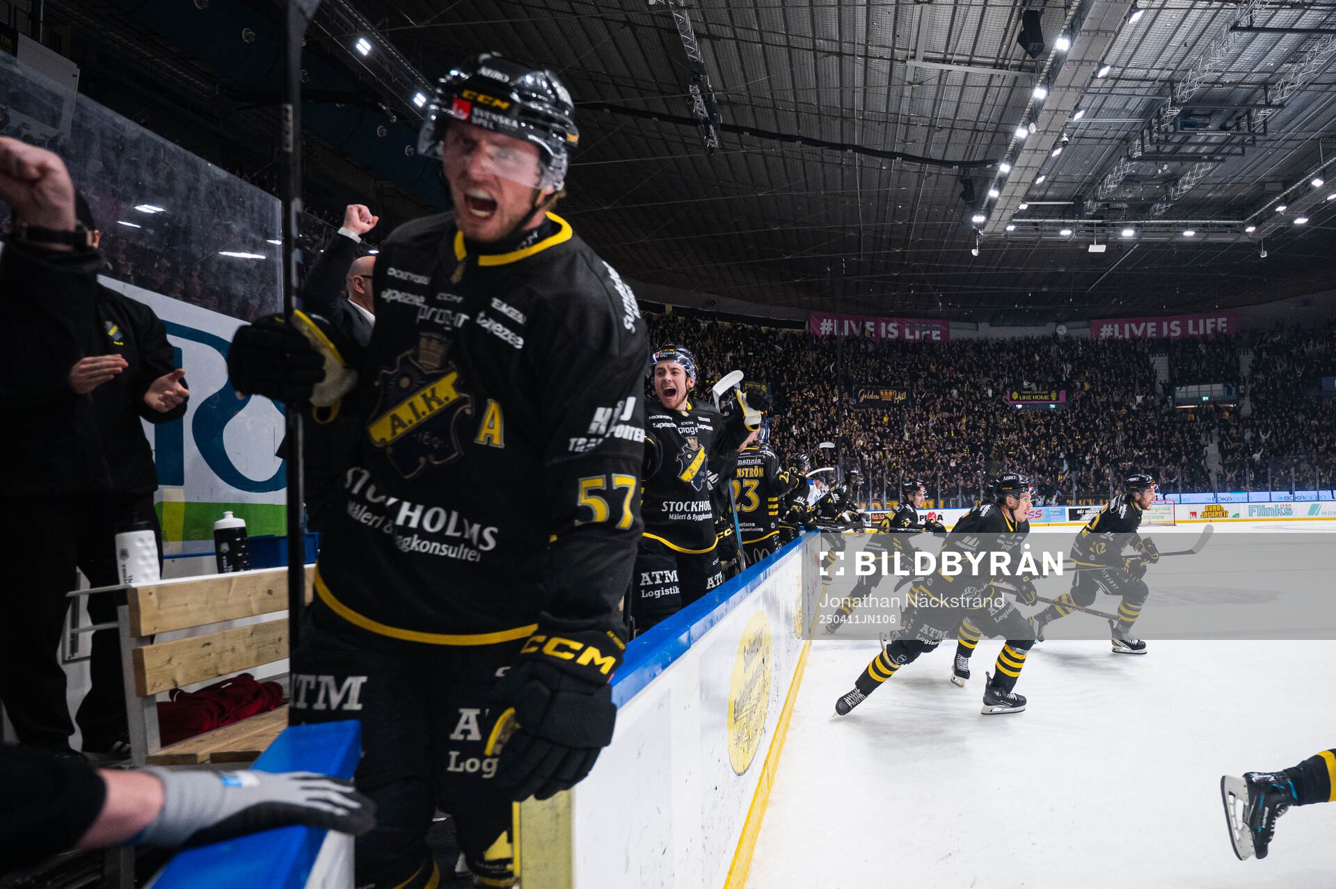 AIKs spelare jublar