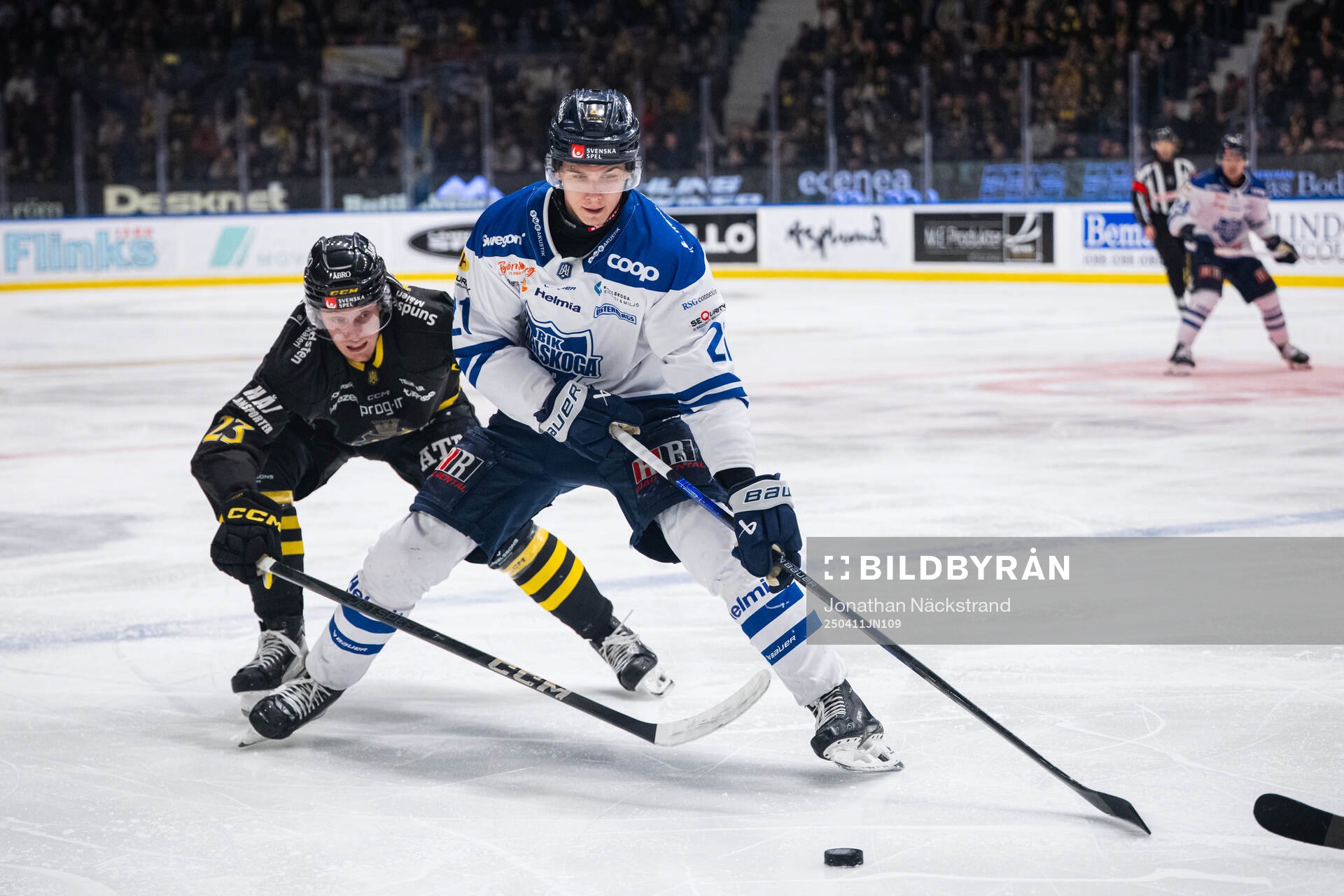 AIKs Oliver Tärnström och Karlskogas Christoffer Jansson