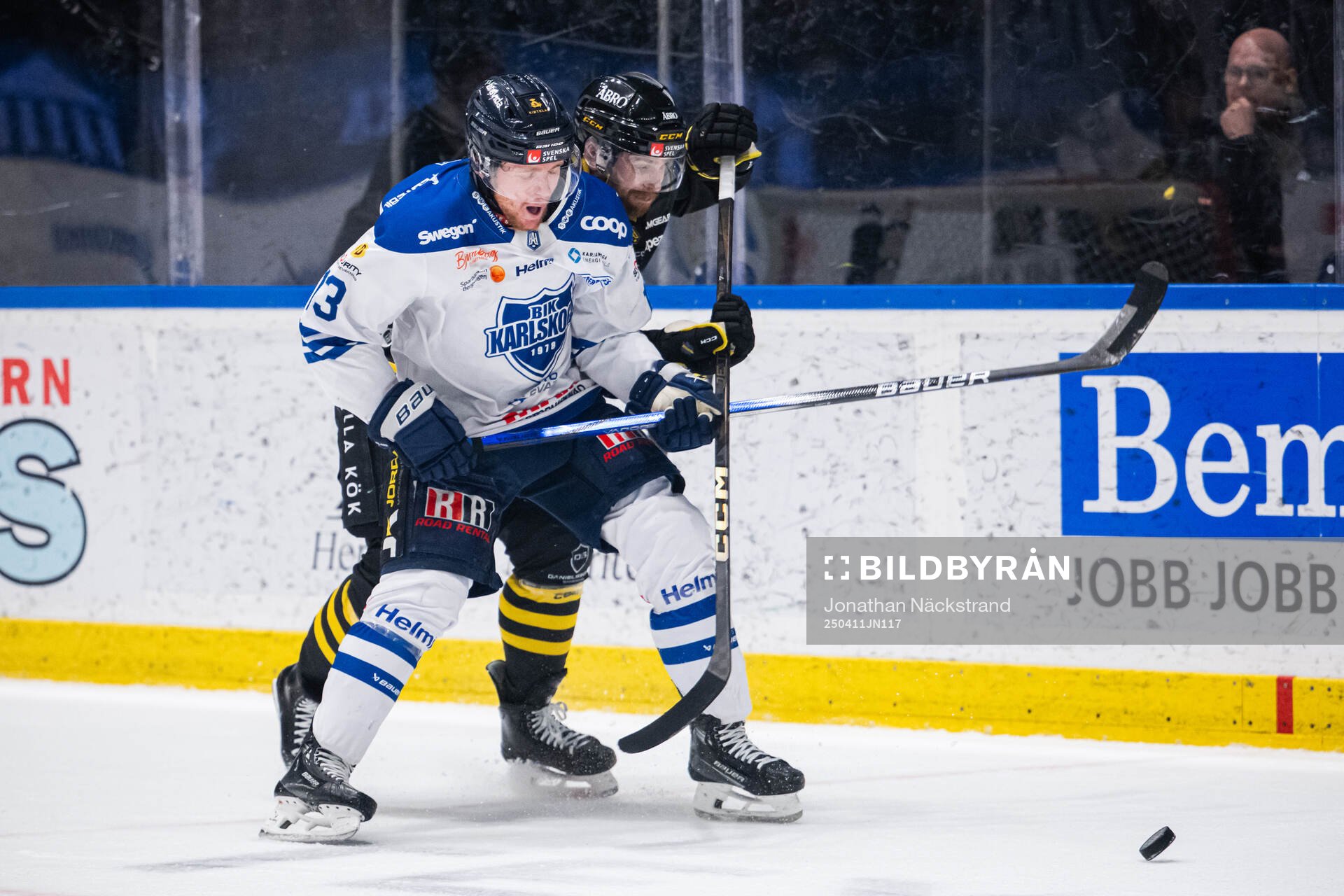 AIKs Eric Norin och Karlskogas Hampus Plato