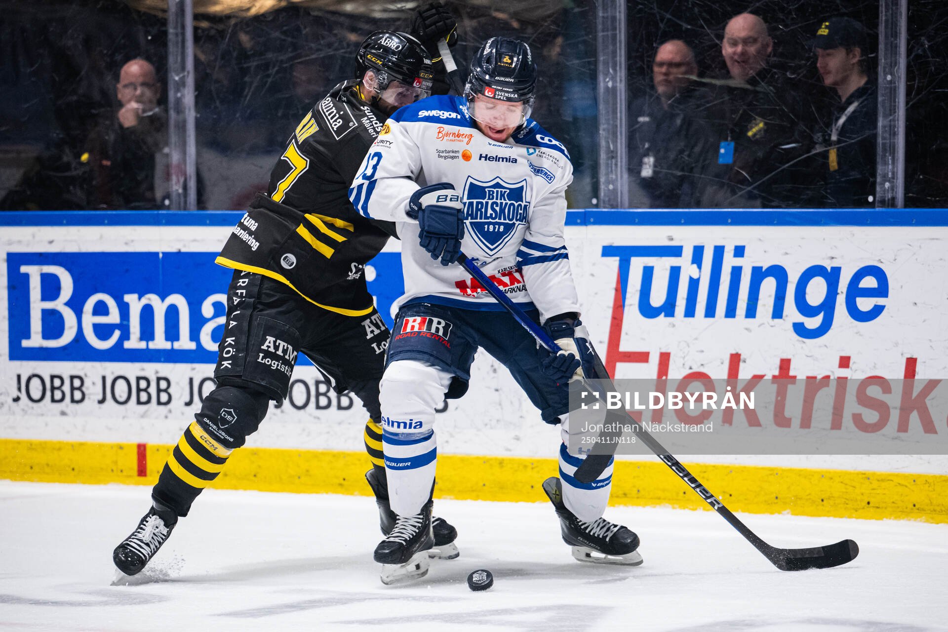 AIKs Eric Norin och Karlskogas Hampus Plato