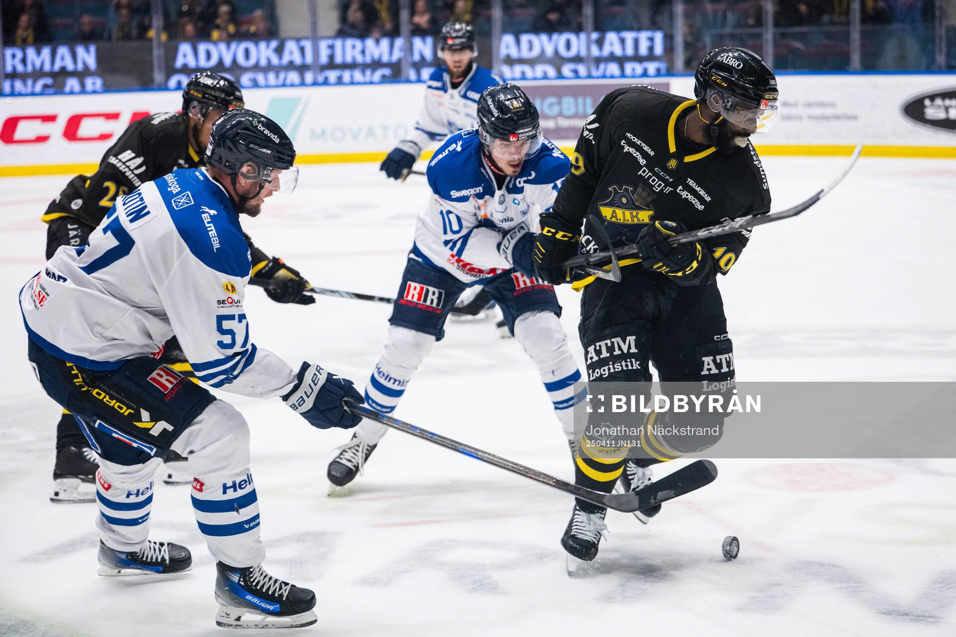 Karlskogas Alexander Ljungkrantz och AIKs Daniel Muzito