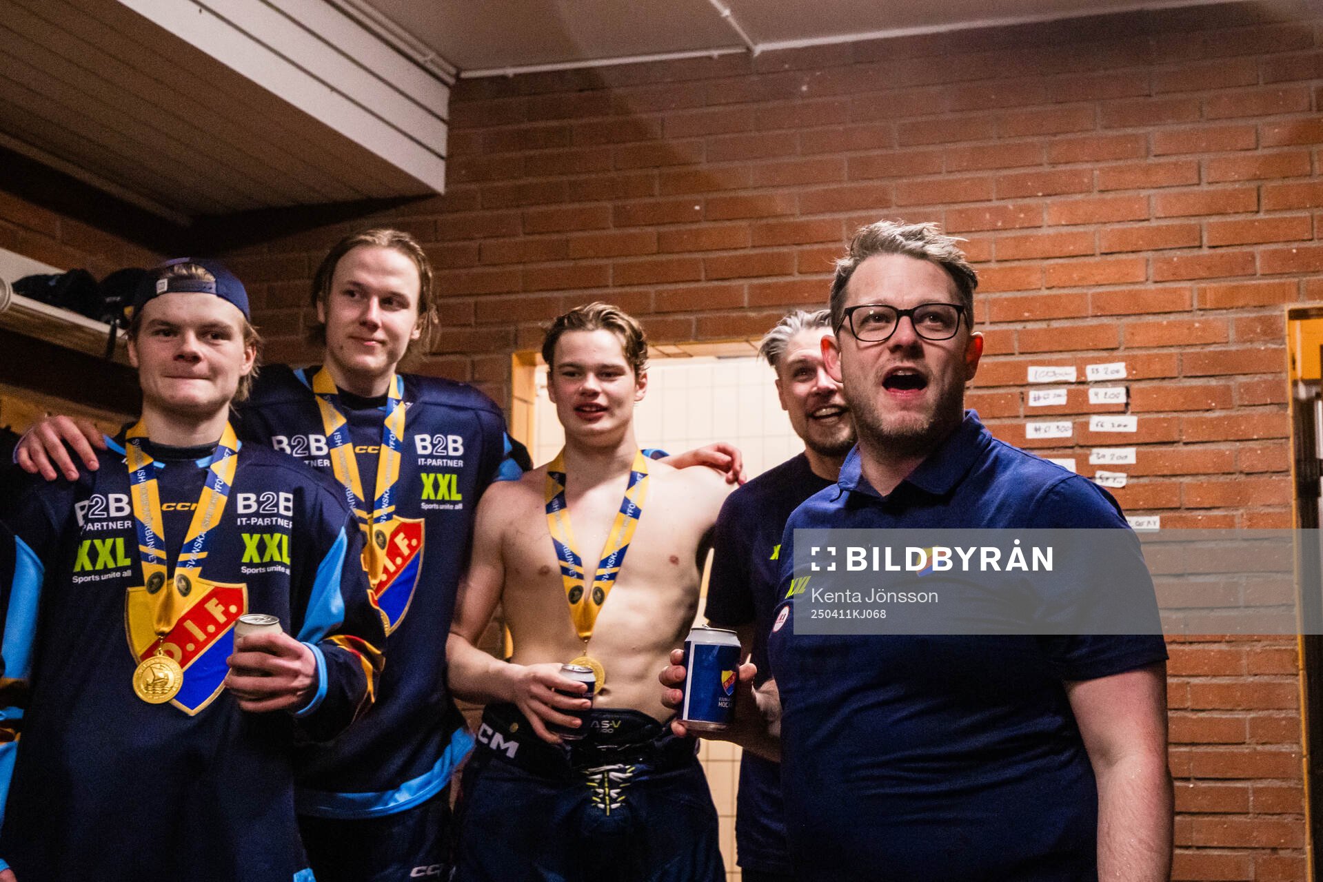 Djurgårdens tränare Martin Linder Öst jublar