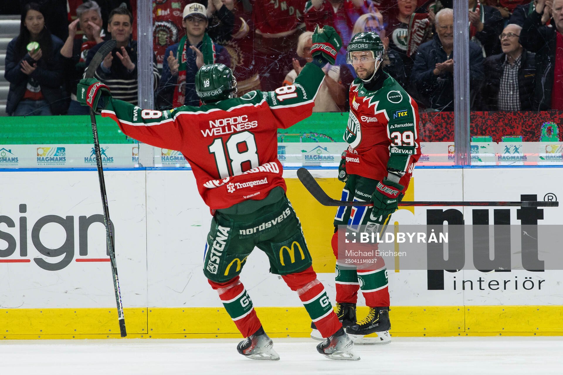Frölundas Mikael Ruohomaa och Max Westergård jublar
