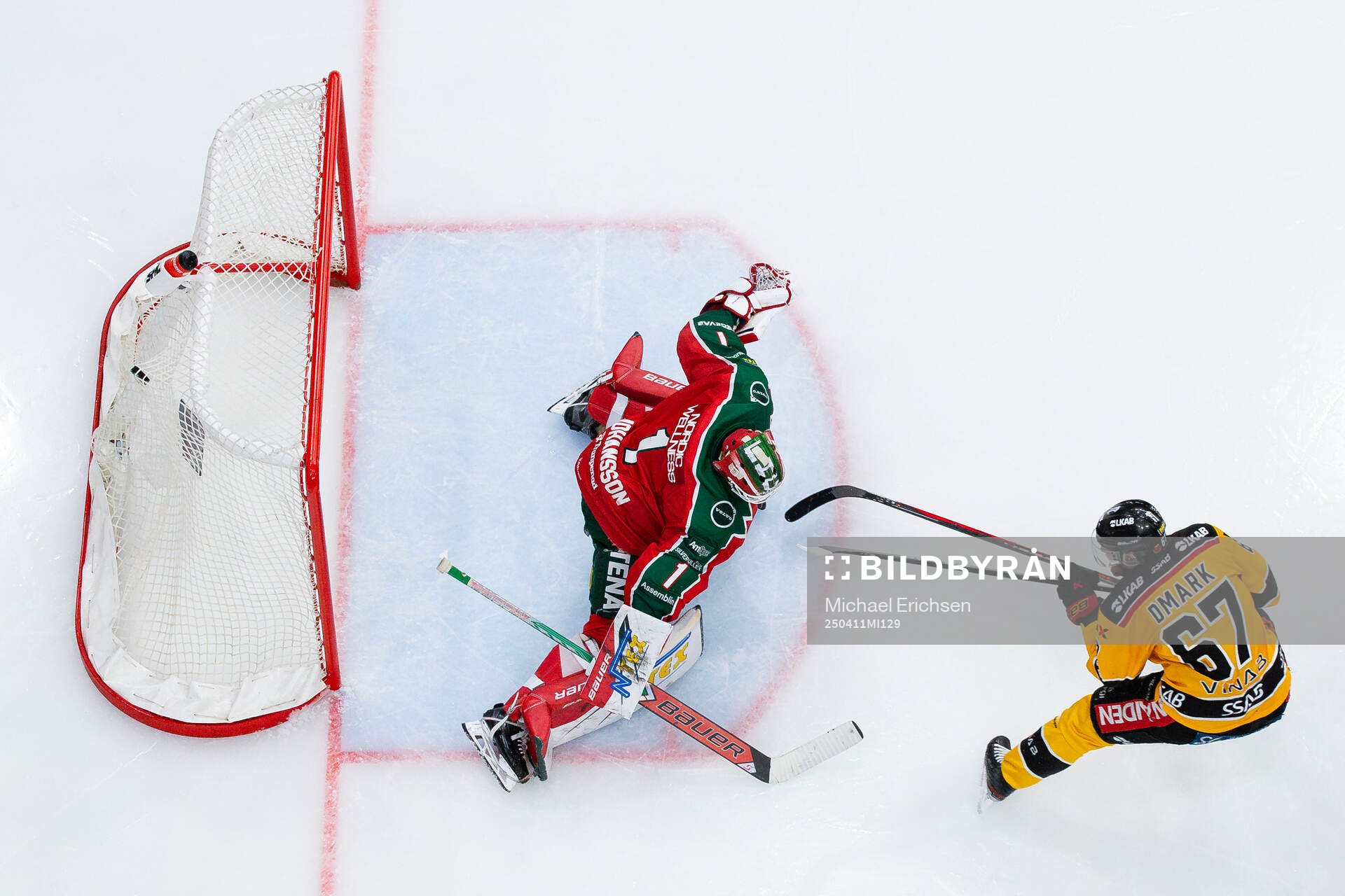 Luleås Linus Omark skjuter det avgörande 2-3 målet på