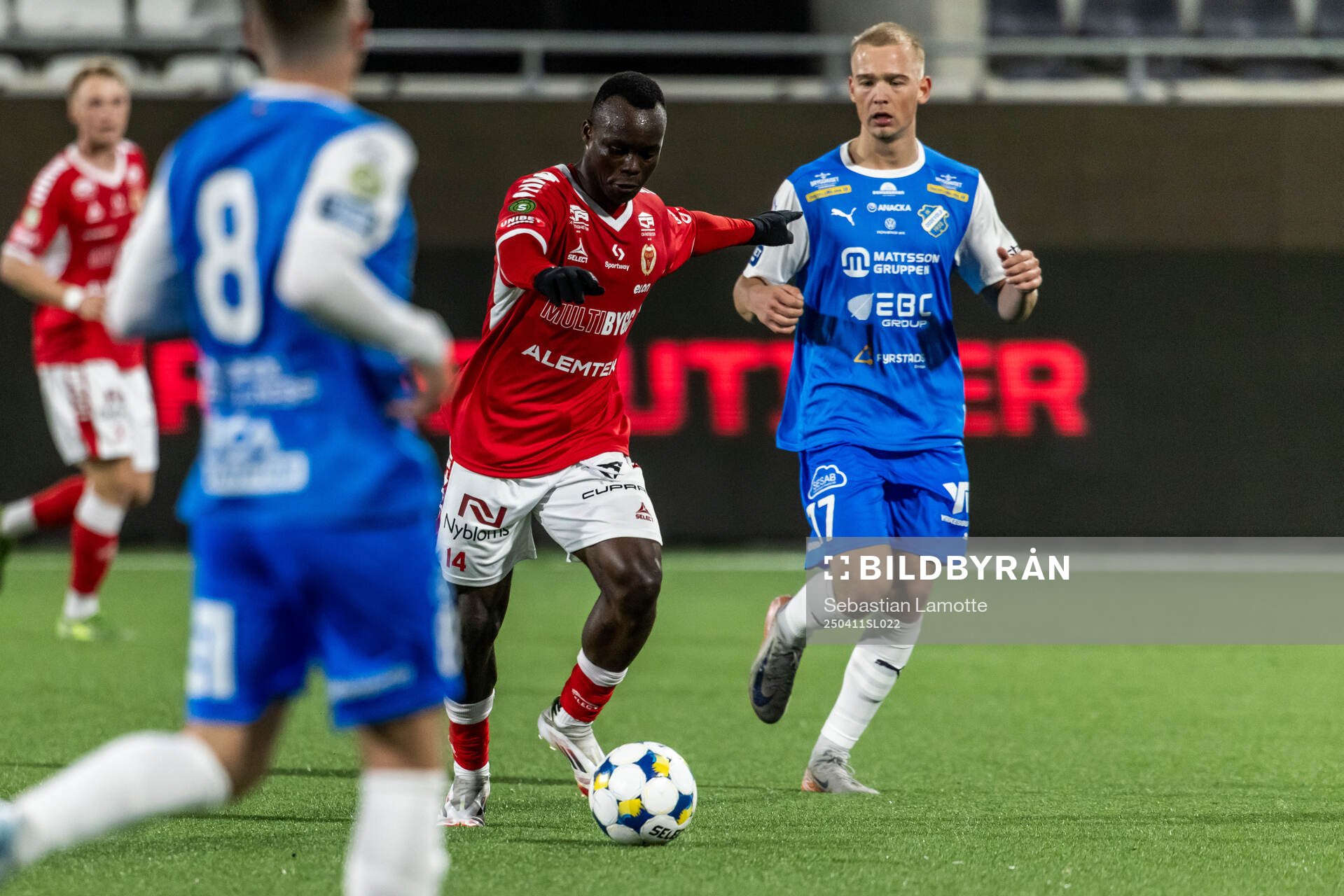 Kalmars Awaka Franck Aurelien Djoro skjuter in 1-3