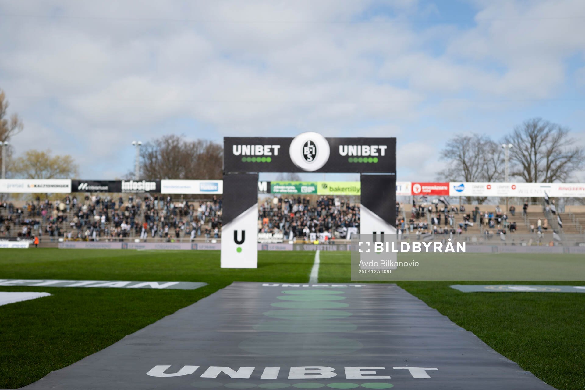 Landskrona IP interiör med Unibet loggan