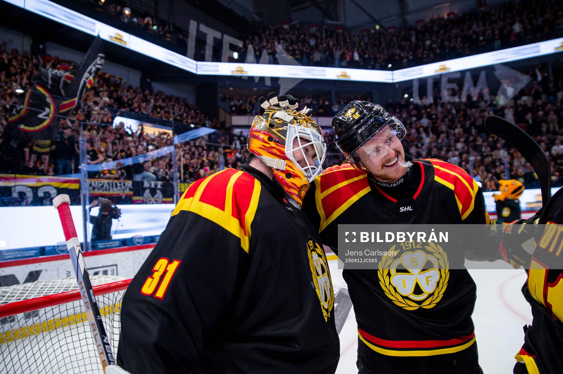 Brynäs Erik Källgren och Jacob Bengtsson jublar