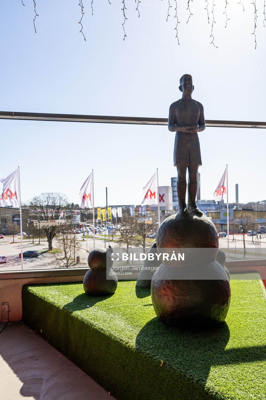 Staty av gamle Elfsborgsspelaren Sven Jonasson på Borås