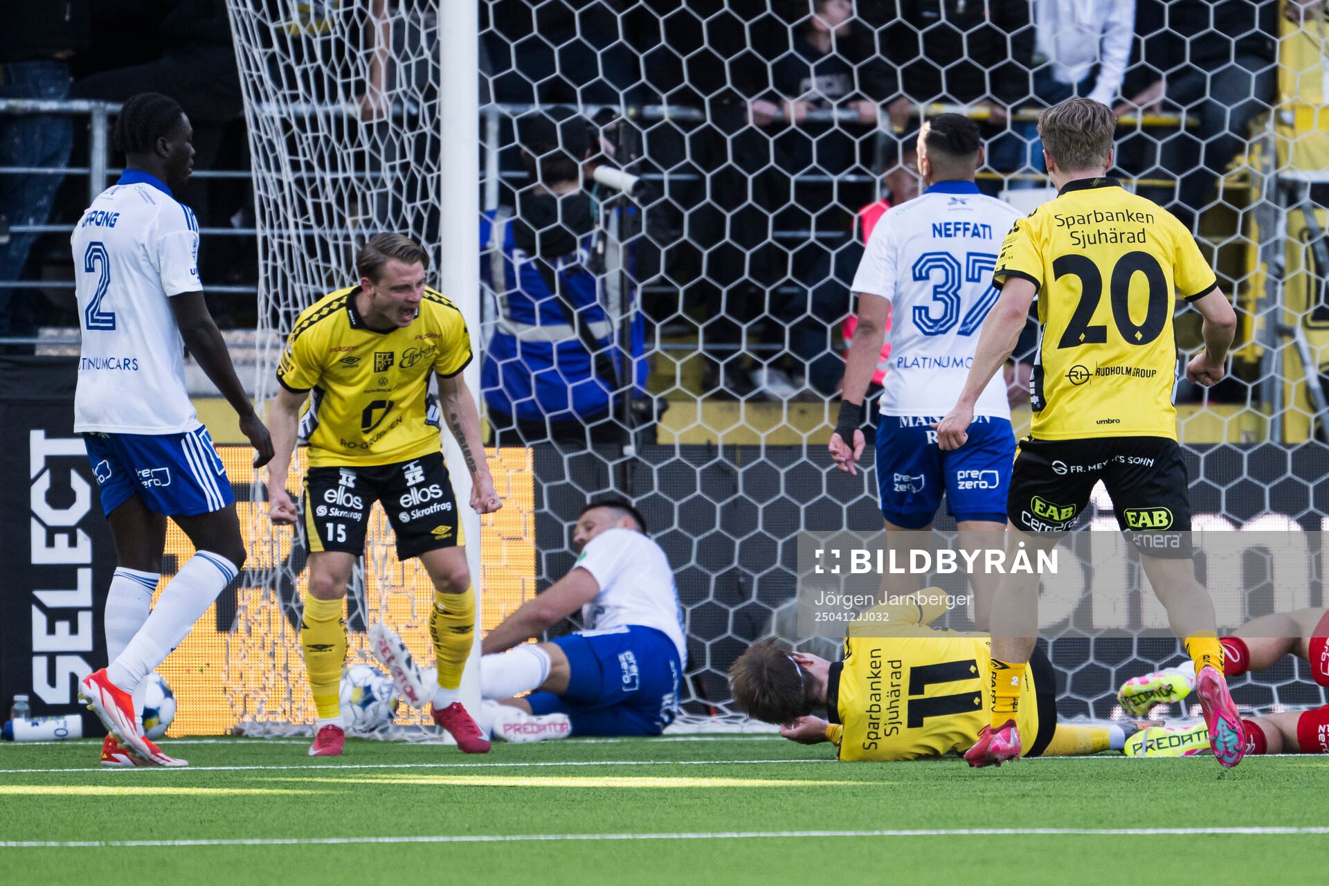 Elfsborgs Simon Hedlund jublar med Taylor Silverholt