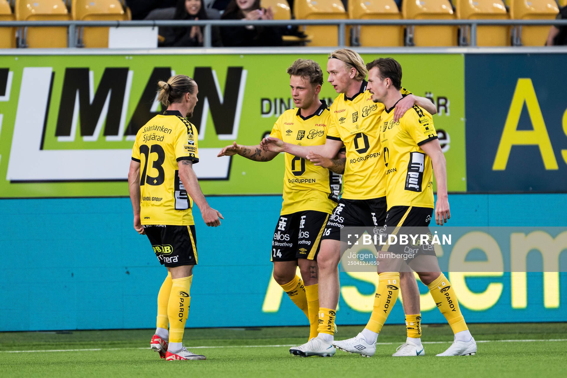 Elfsborgs Frederik Ihler jublar med lagkamrater