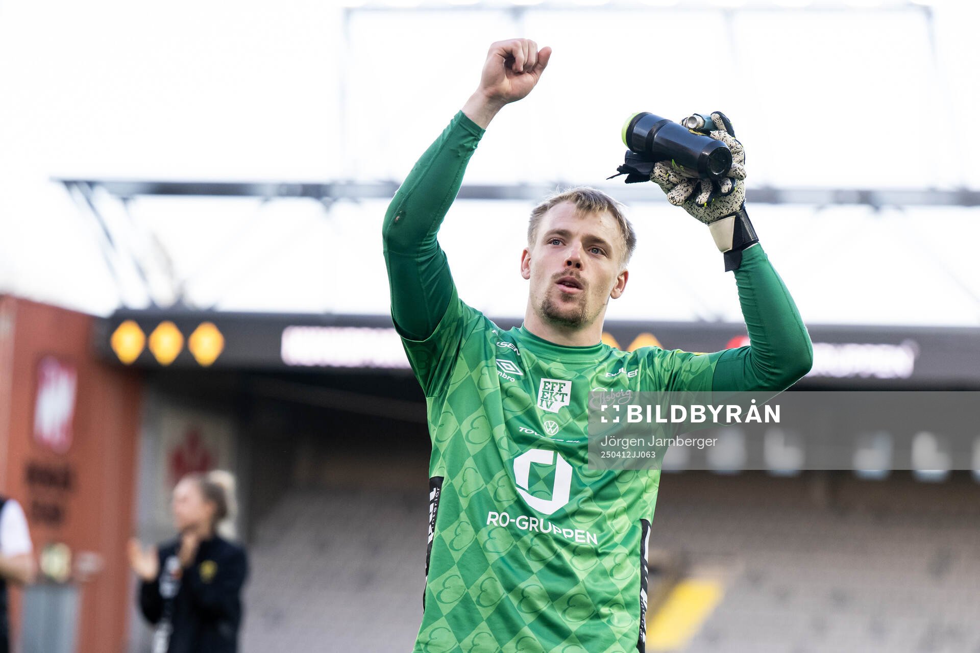 Elfsborgs målvakt Isak Pettersson jublar