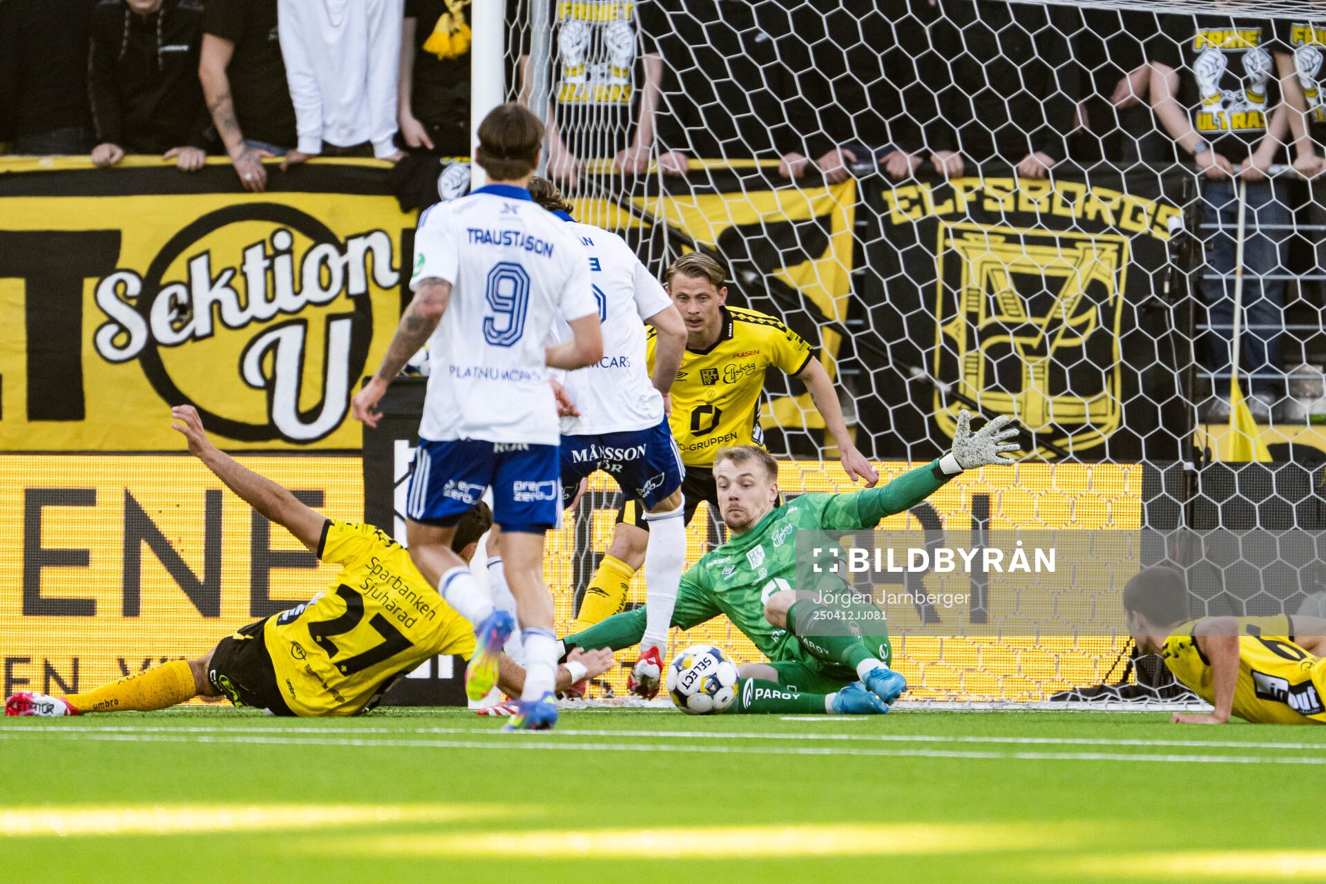 Elfsborgs Simon Hedlund och målvakt Isak Pettersson
