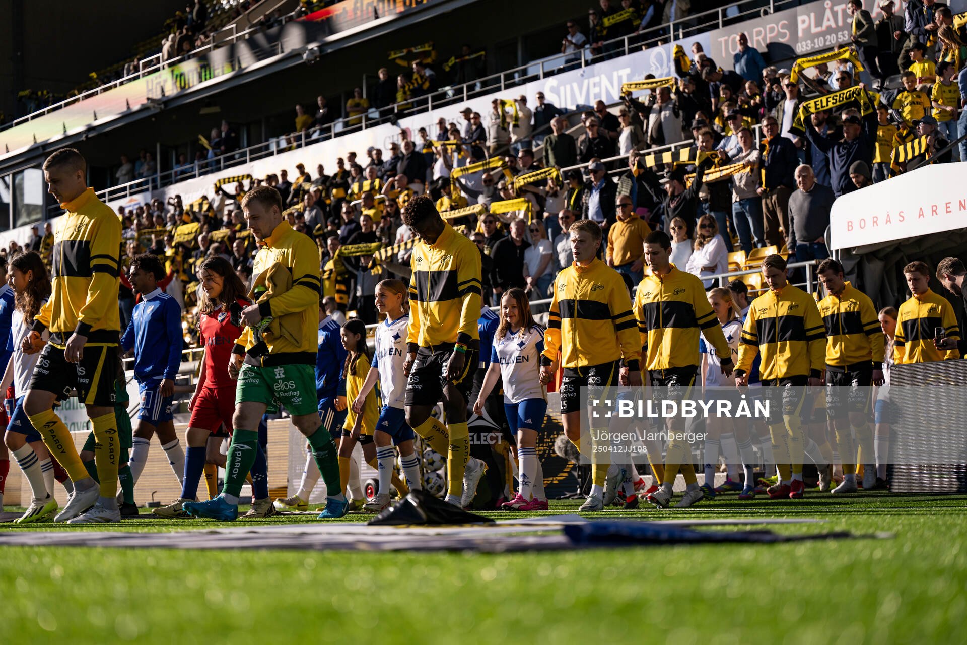 Lagen kommer in på planen