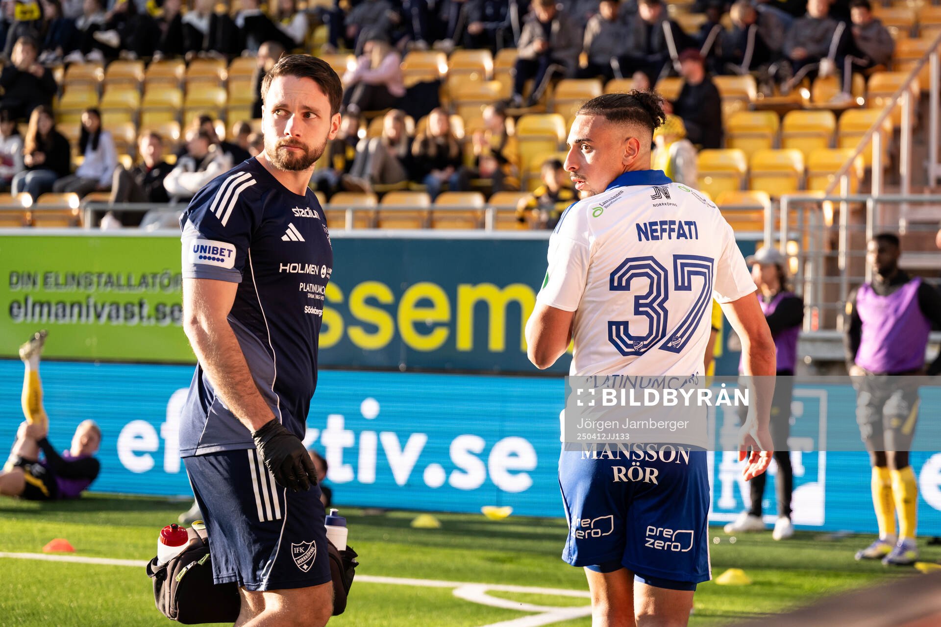 IFK Norrköpings Moutaz Neffati lämnar planen