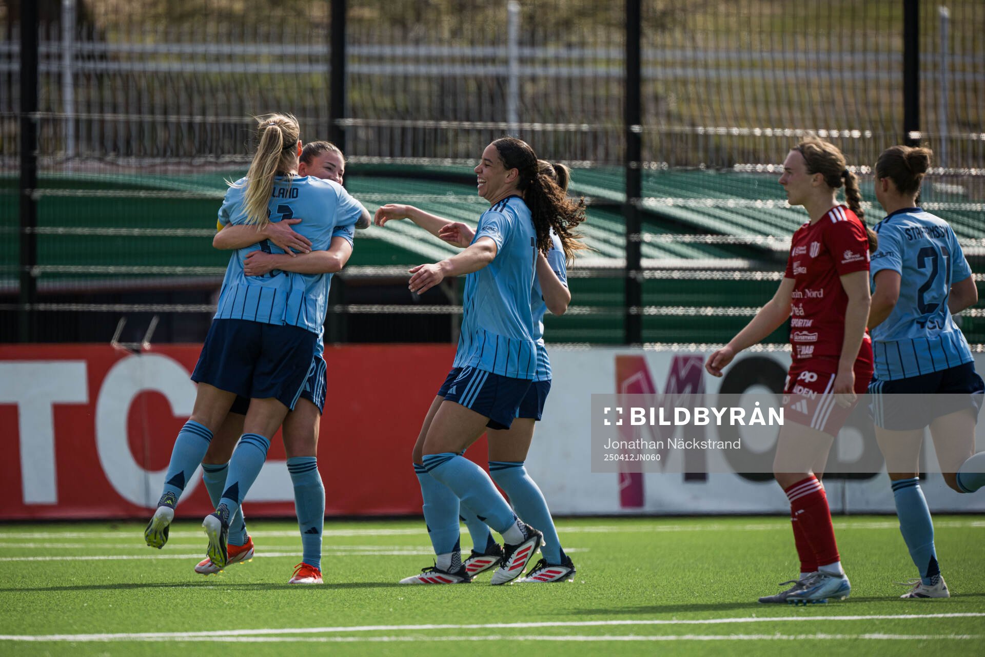 Djurgårdens Therese Åsland jublar