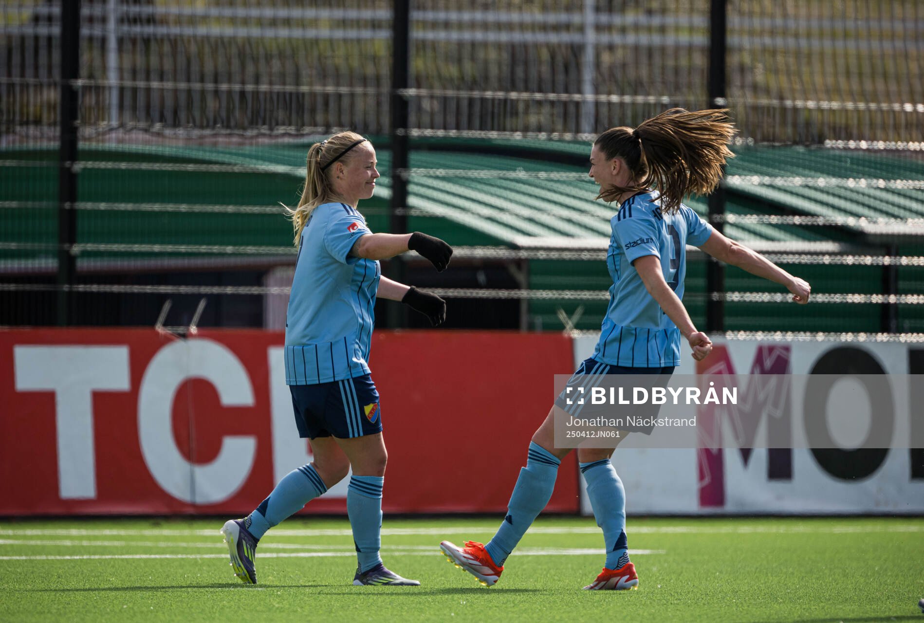 Djurgårdens Therese Åsland jublar