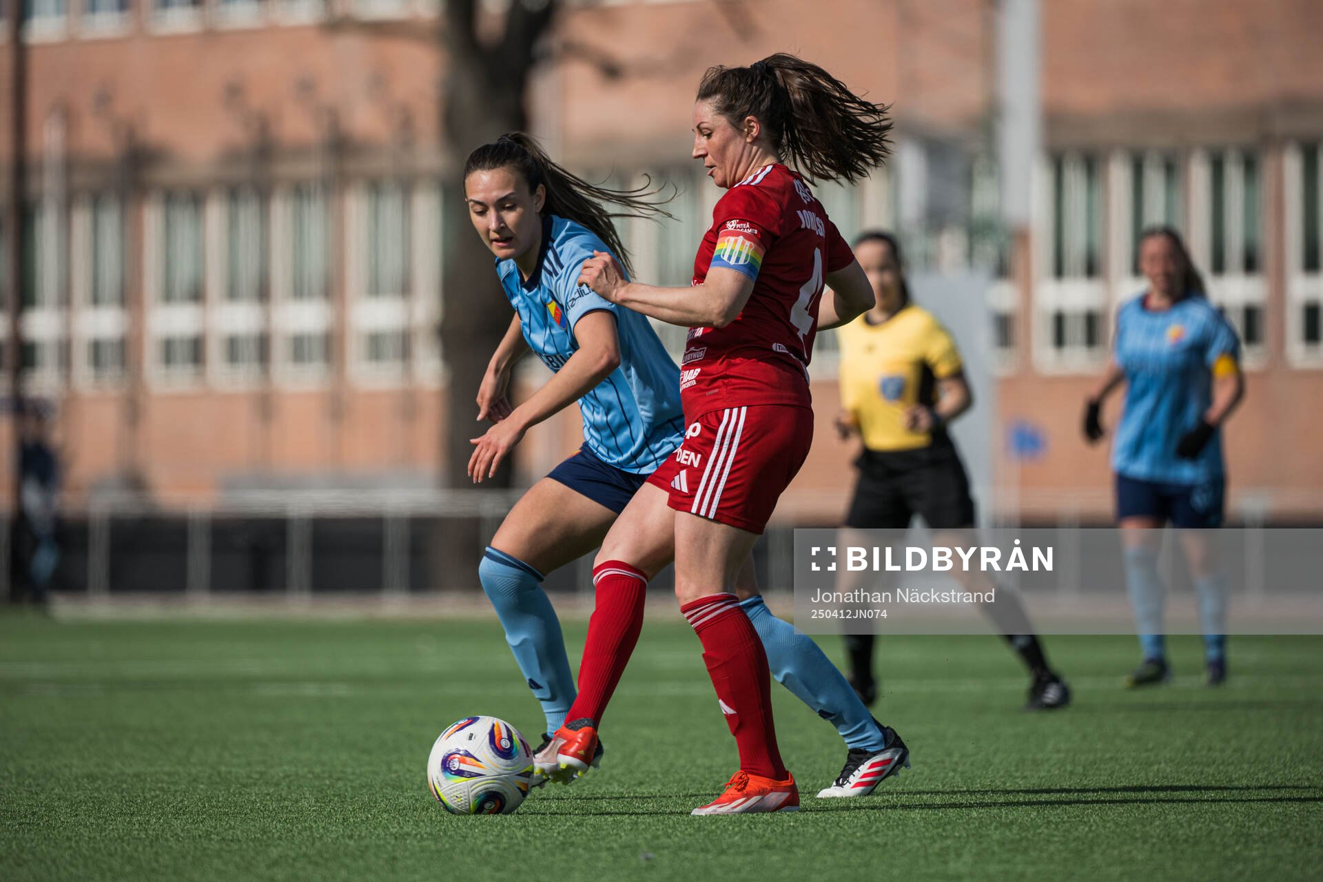 Djurgårdens Lucia Duras och Piteås Josefin Johansson
