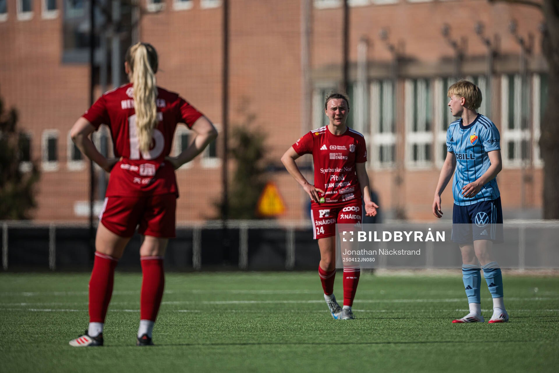 Piteås Emily Gray och Djurgårdens Olivia Ulenius