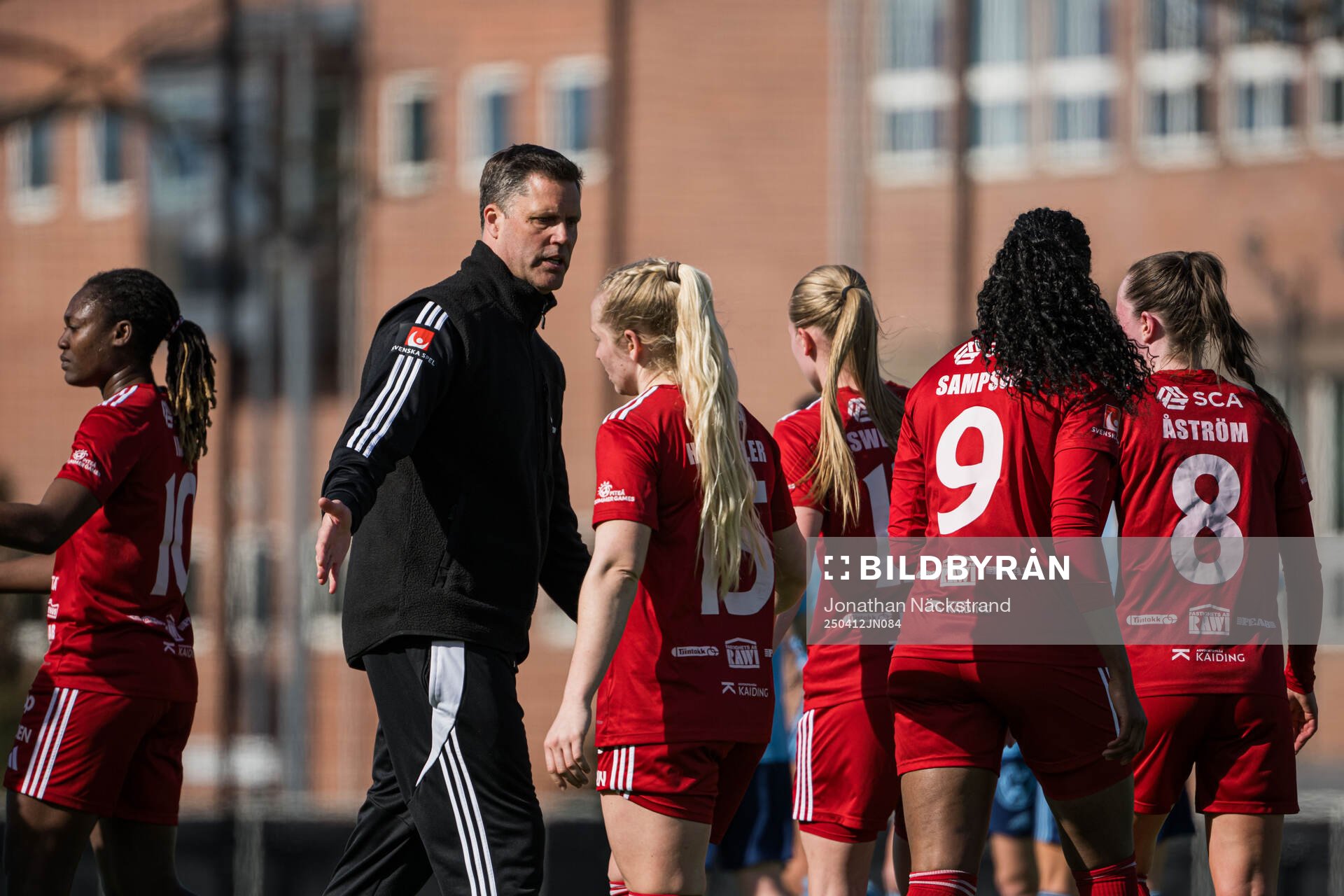 Piteås tränare Fredrik Bernhardsson efter fotbollsmatchen i Damallsvenskan mellan Djurgården och Piteå den 12 april 2025 i Stockholm.