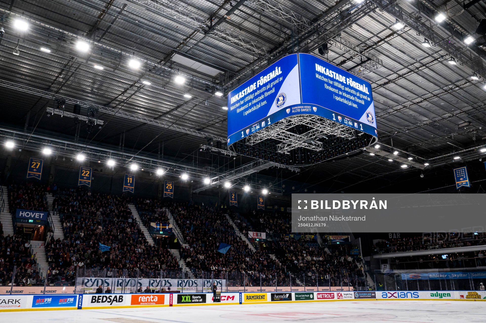 Spelavbrott pga inkastade föremål