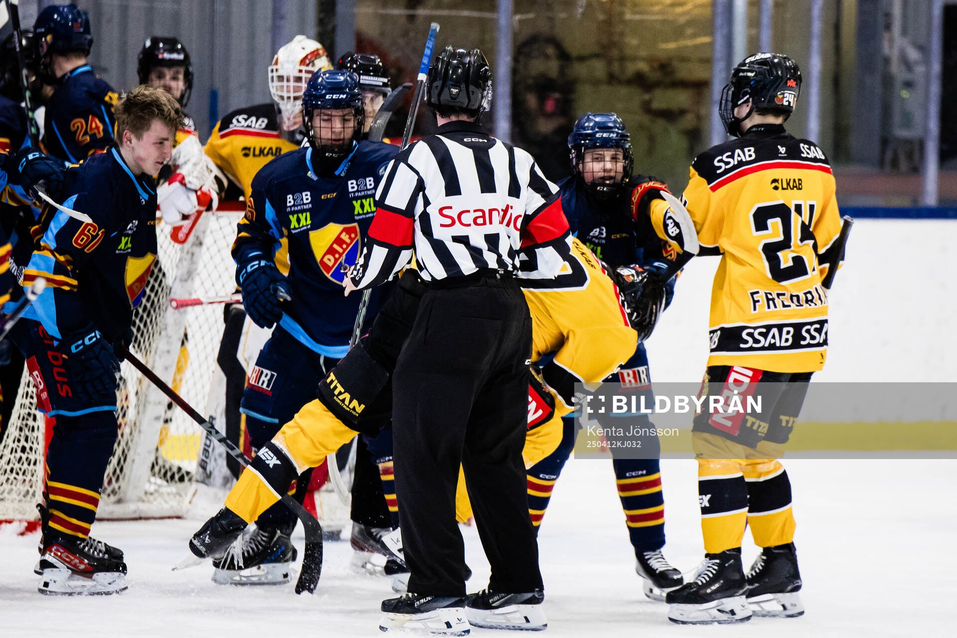 Luleås William Håkansson i ett bråk med Djurgårdens