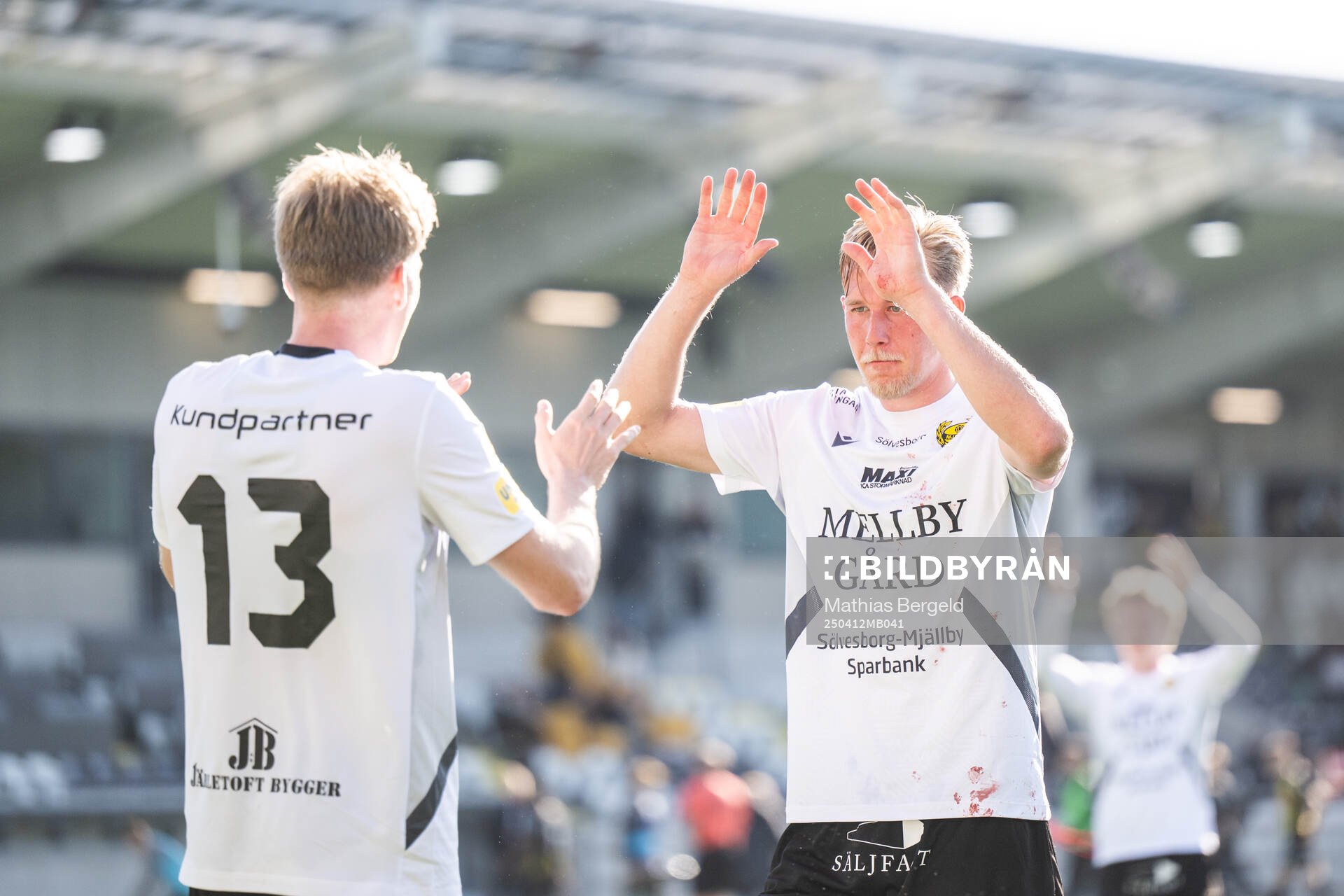 Mjällbys Jacob Kiilerich Rask och Herman Johansson jublar