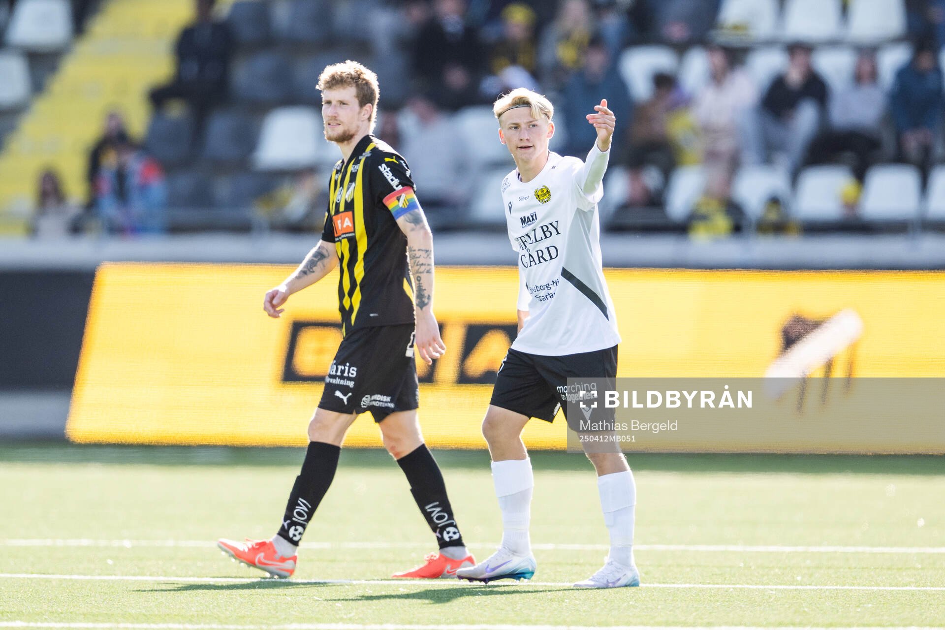 Häckens Simon Gustafson och Mjällbys Romeo Leandersson
