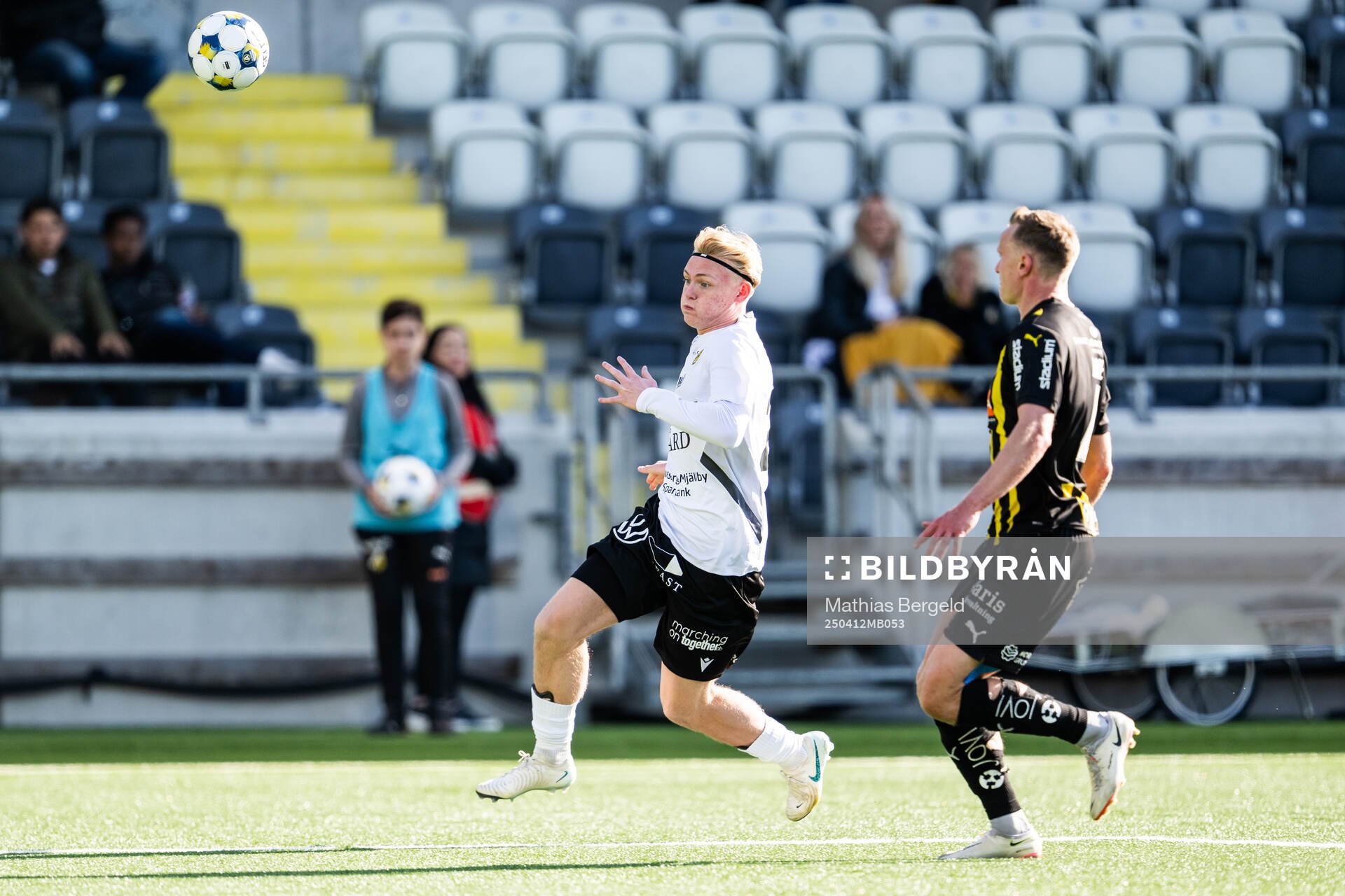 Mjällbys Olle Nilsson Löv och Häckens Marius Lode