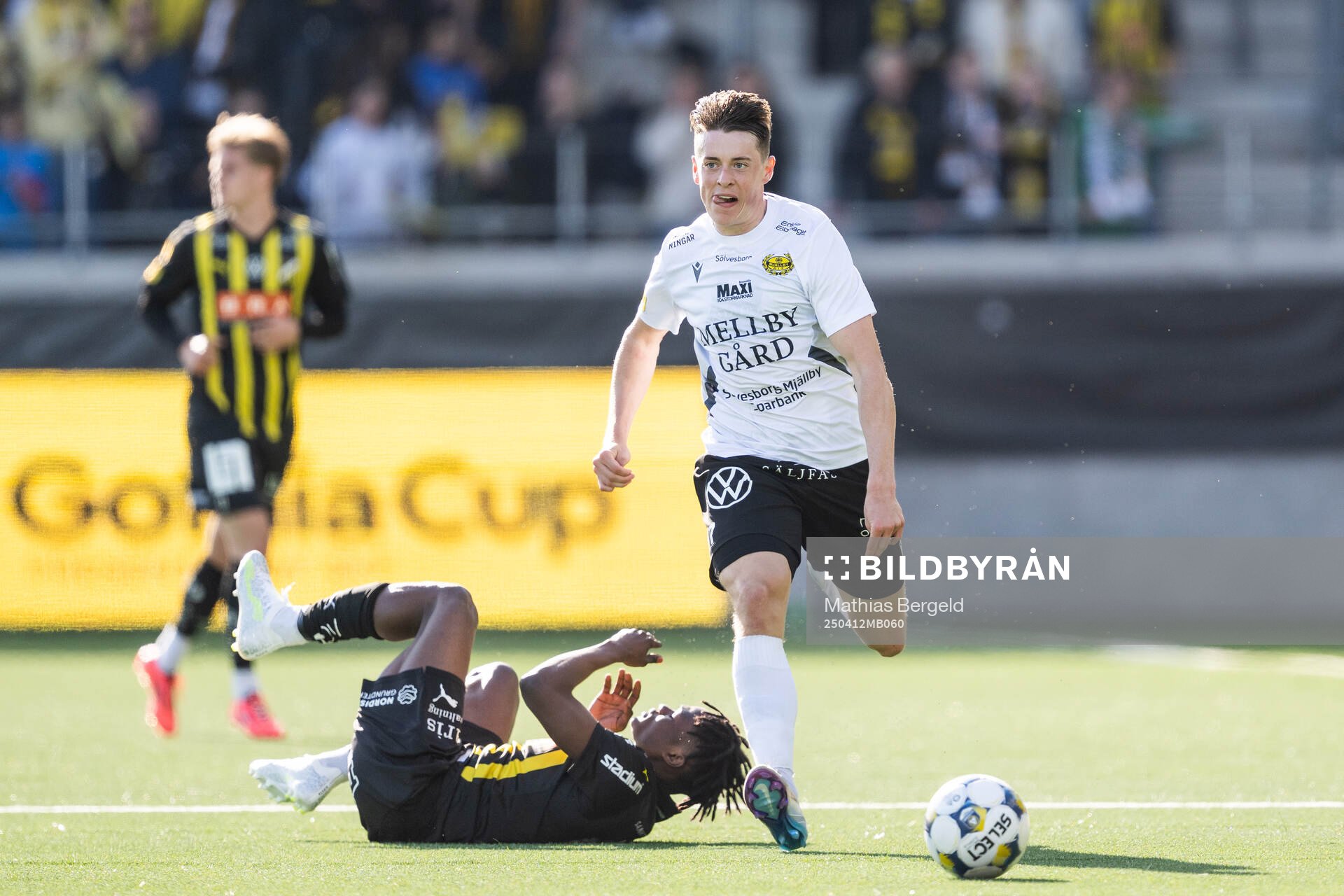 Häckens Severin Nioule och Mjällbys Elliot Stroud