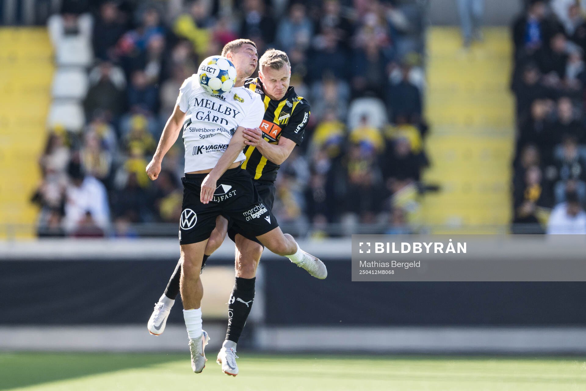 Mjällbys Nicklas Røjkjær och Häckens Marius Lode