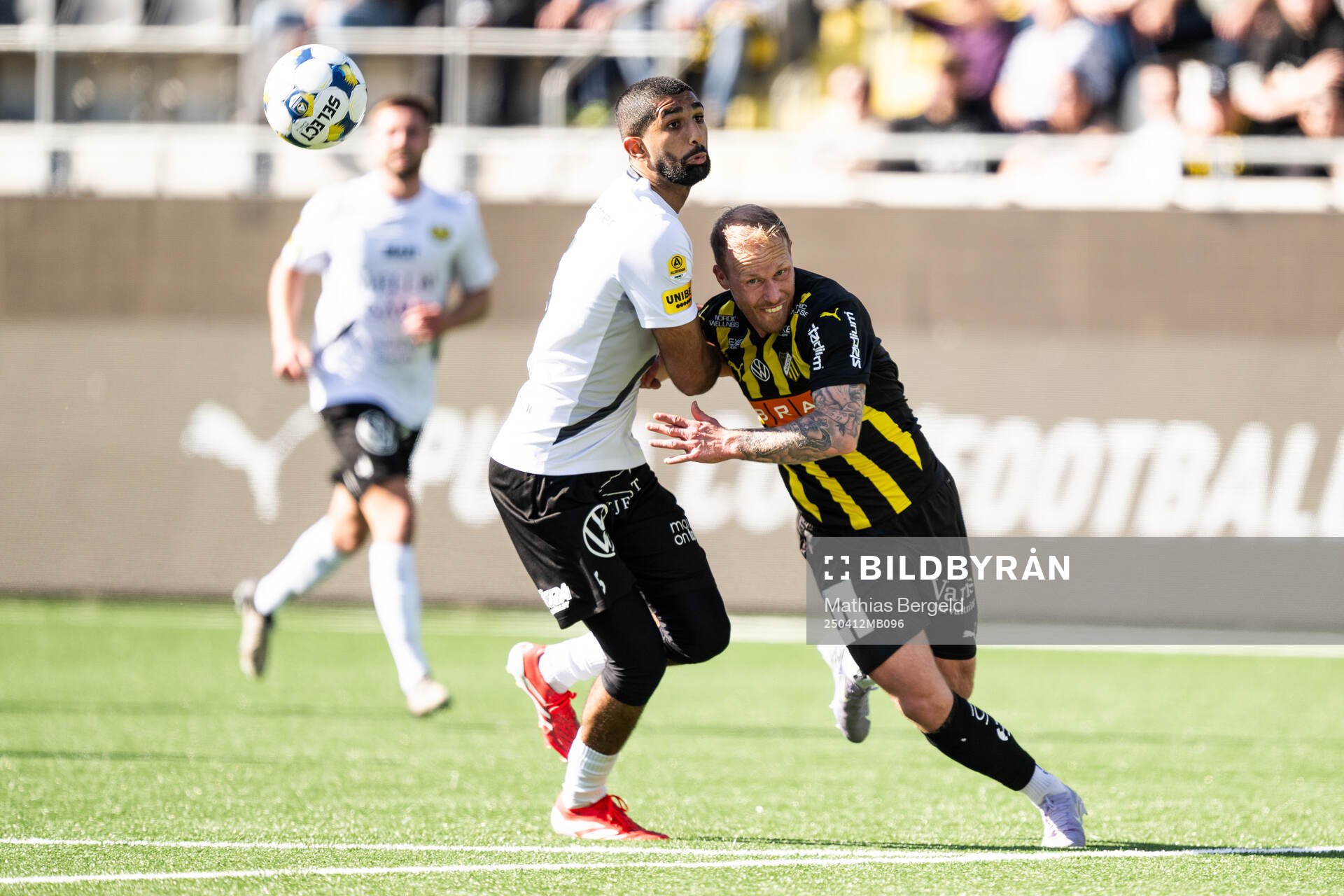 Mjällbys Abdullah Iqbal och Häckens Mikkel Rygaard Jensen