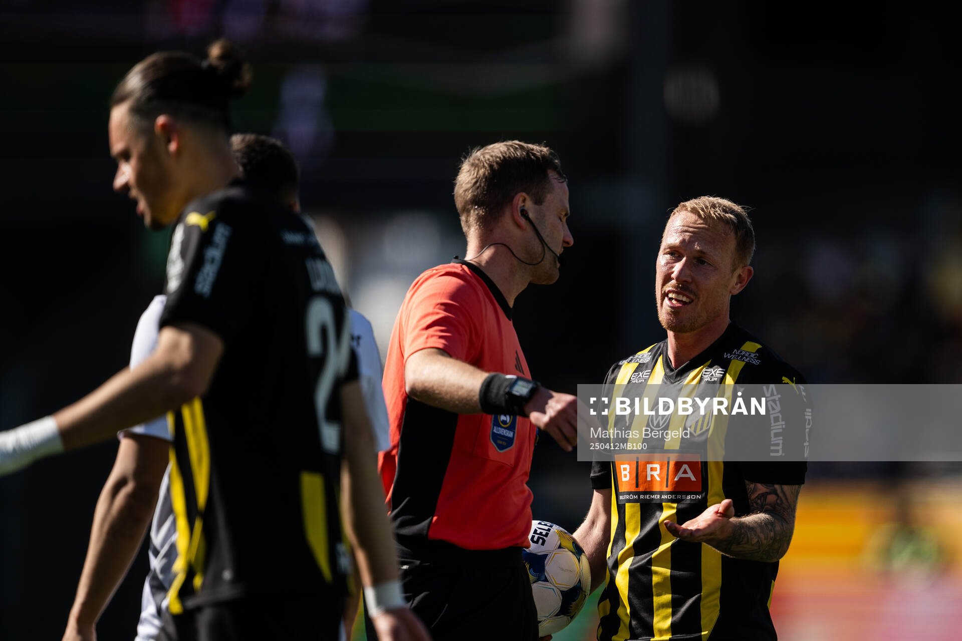 Häckens Mikkel Rygaard Jensen reagerar mot domare Richard