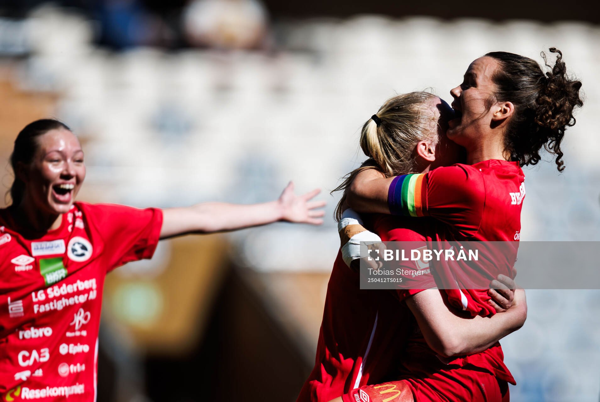 KIF Örebros Sofia Parkner och Julia Walentowicz jublar