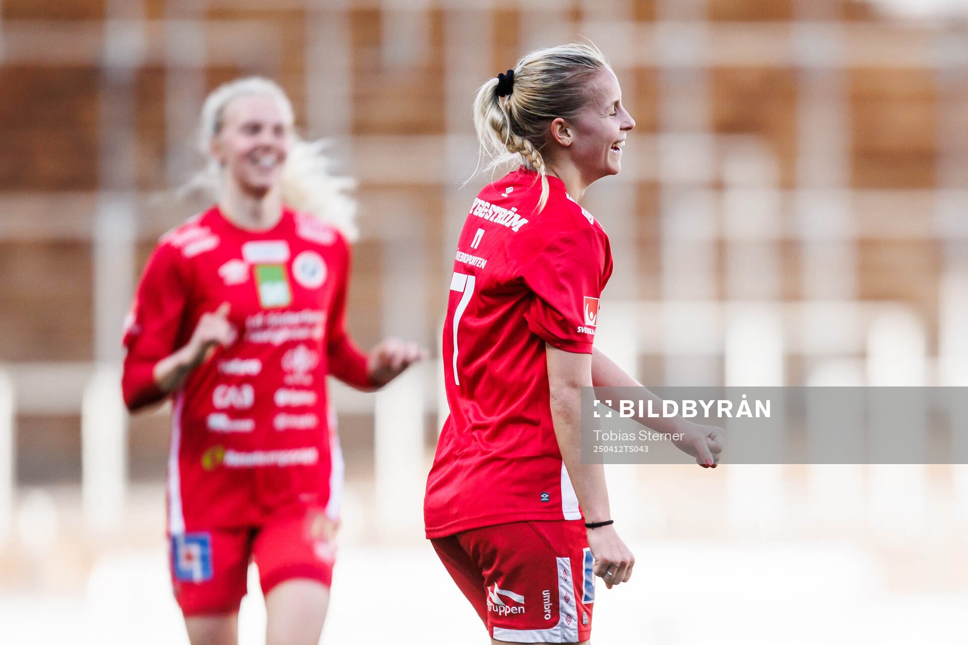 KIF Örebros Demi Pierre jublar efter 1-4 under fotbollsmatchen i Elitettan mellan Gamla Upsala och KIF Örebro den 12 april 2025 i Uppsala.