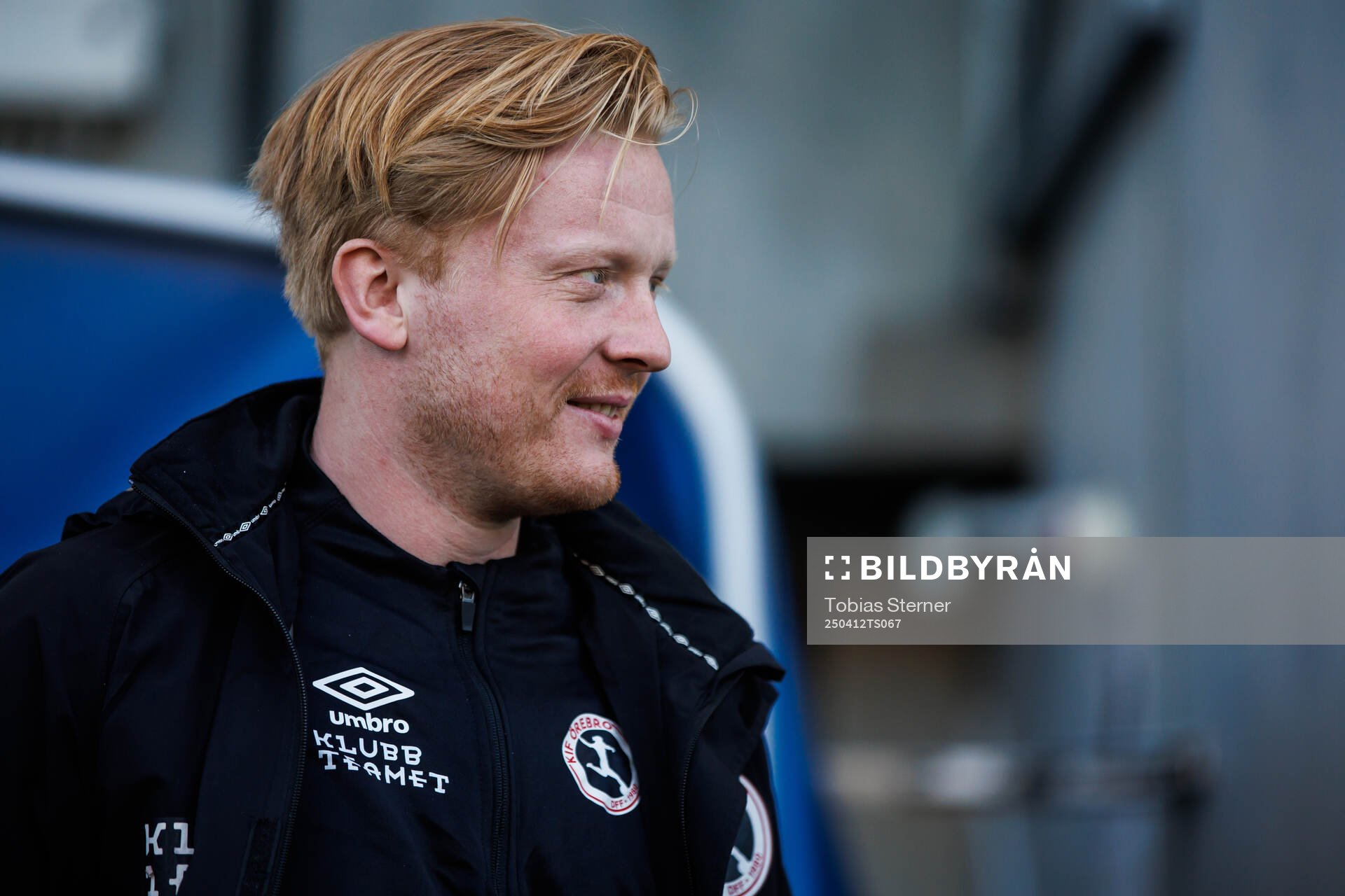 KIF Örebros assisterande tränare Tim Gladh under fotbollsmatchen i Elitettan mellan Gamla Upsala och KIF Örebro den 12 april 2025 i Uppsala.