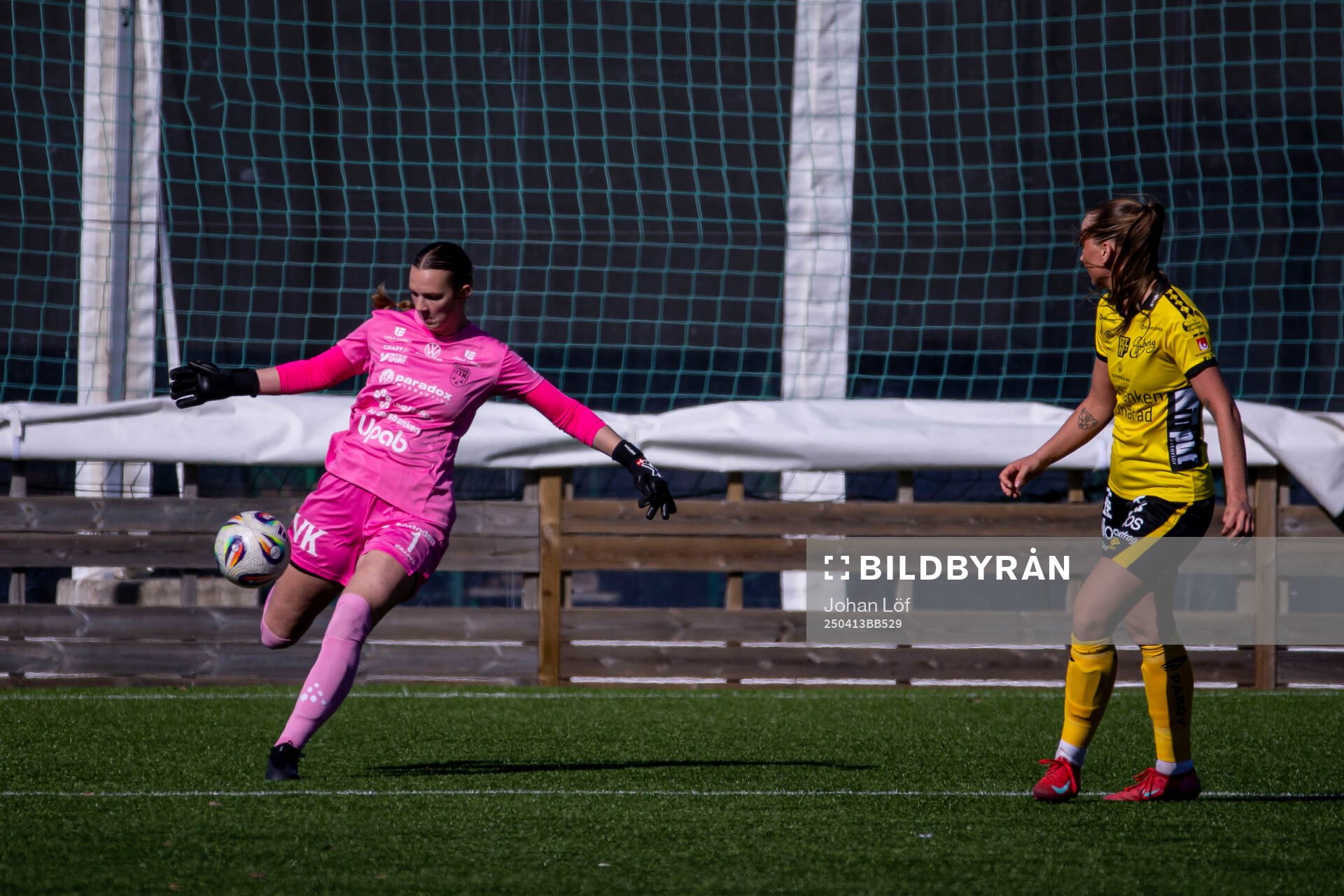 Umeås målvakt Maja Holm Baun under fotbollsmatchen i Elitettan mellan Umeå och Elfsborg den 13 april 2025 i Umeå. 