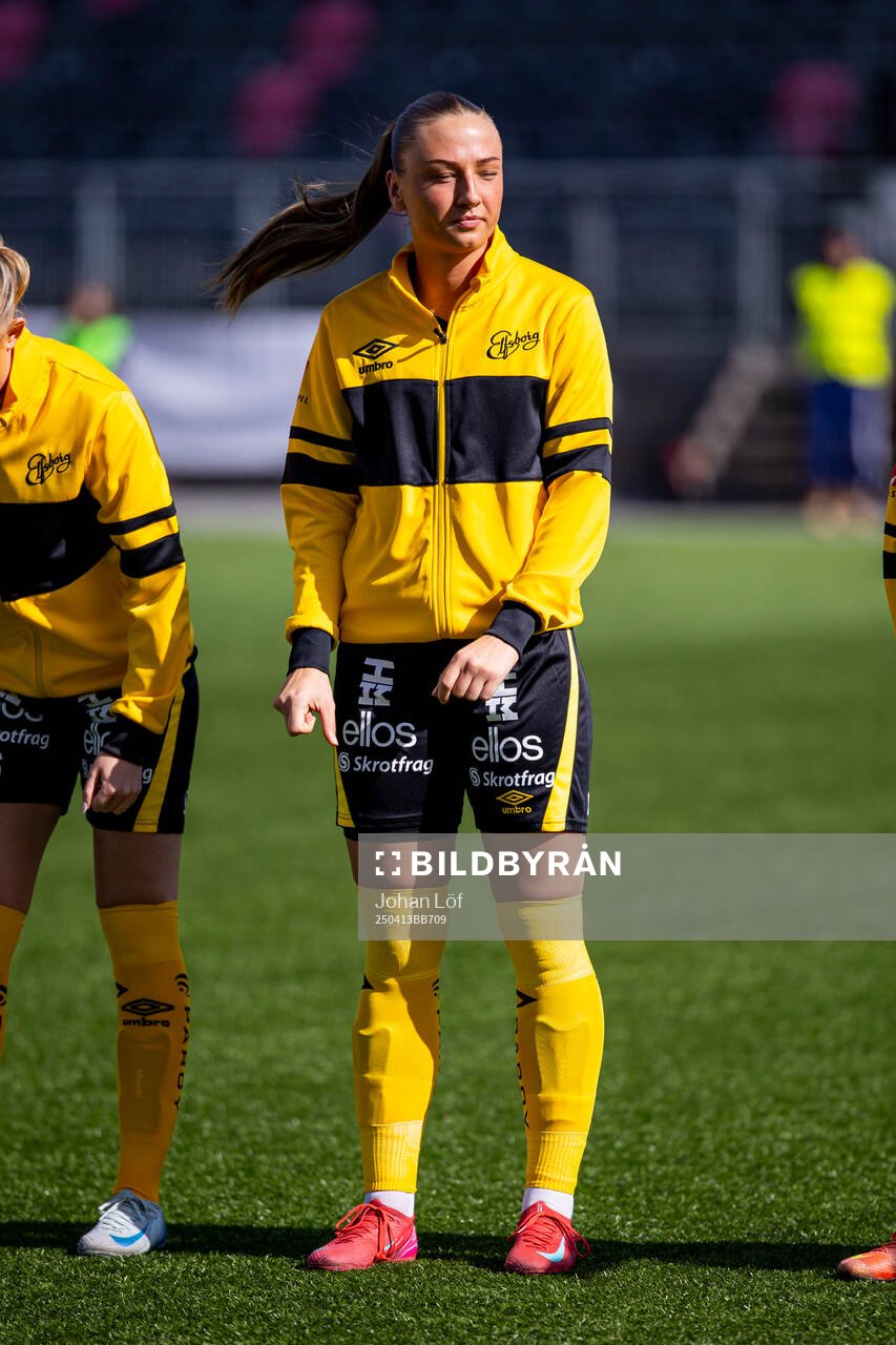 Elfsborgs Stina Jensen  innan fotbollsmatchen i Elitettan