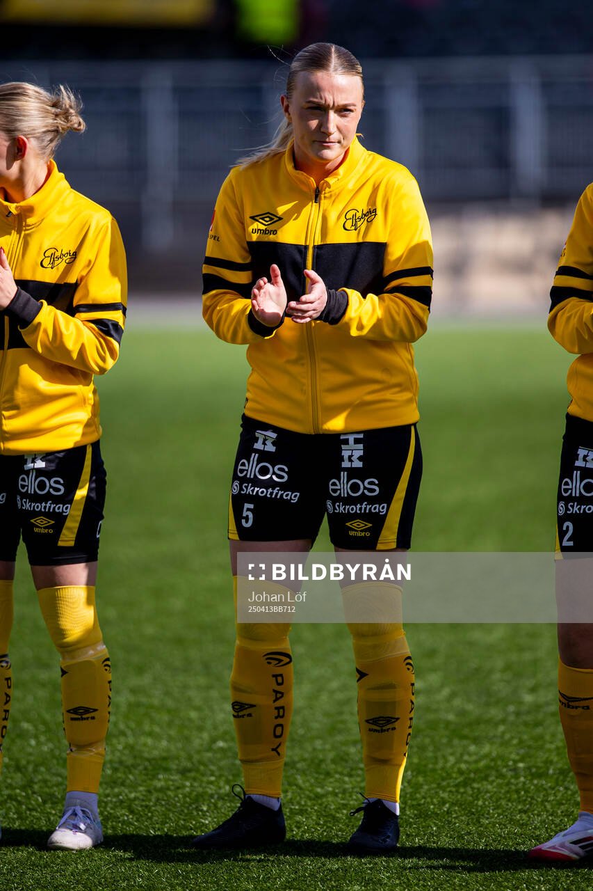 Elfsborgs Frida Elofsson innan fotbollsmatchen i Elitettan