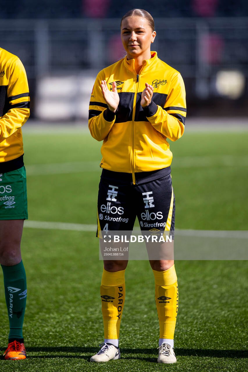 Elfsborgs Alice Broman innan fotbollsmatchen i Elitettan