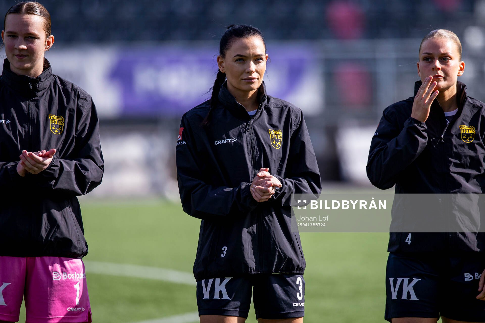 Umeås Frida Lähteenmäki innan fotbollsmatchen i