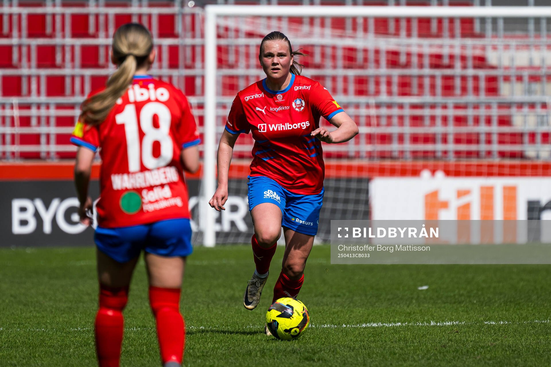 Helsingborgs Arna Thrainsdottir under fotbollsmatchen i Division 1 södra mellan Helsingborg och Örgryte den 13 april 2025 i Helsingborg.