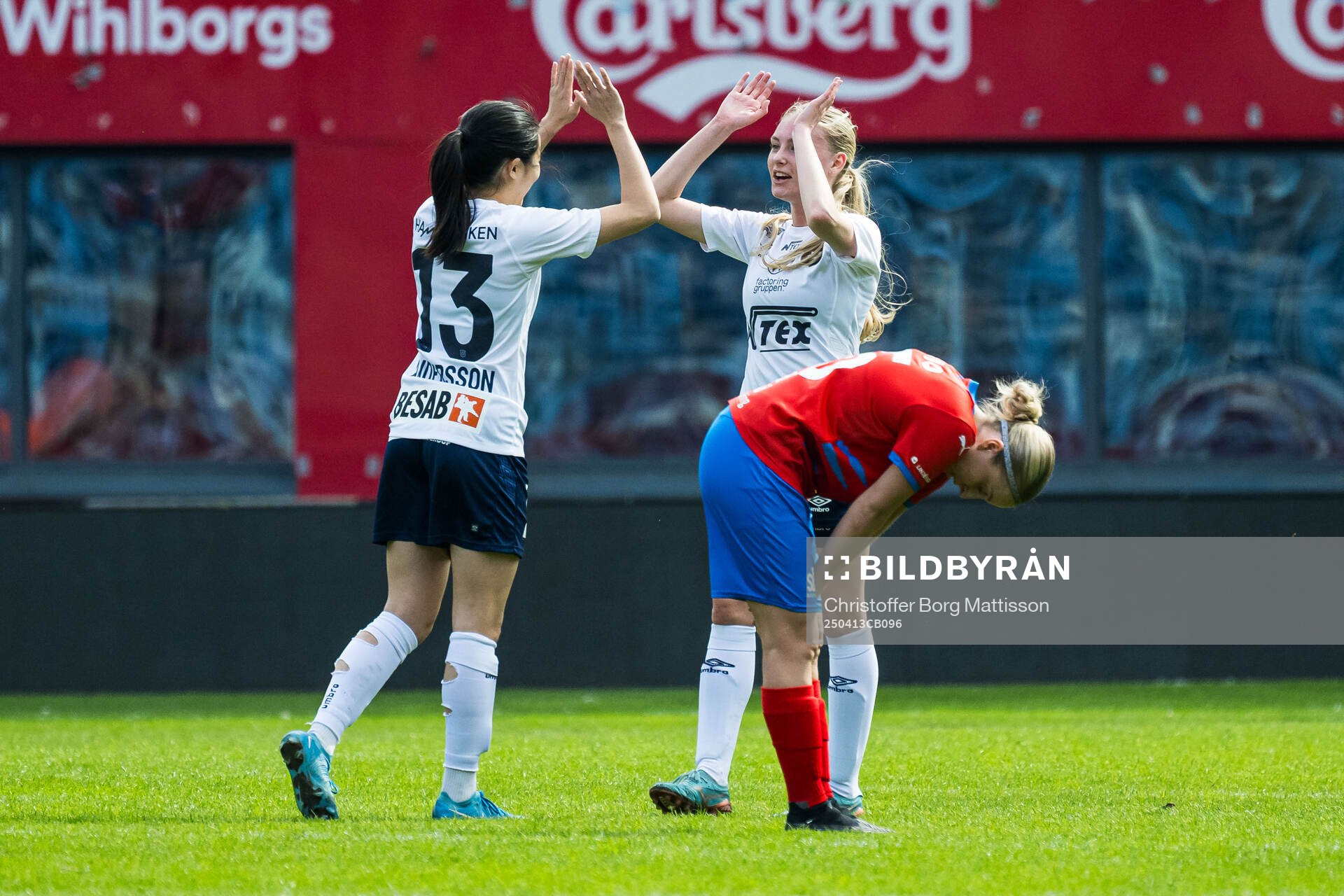 Örgrytes Annie Andersson och Alicia Numlér jublar och